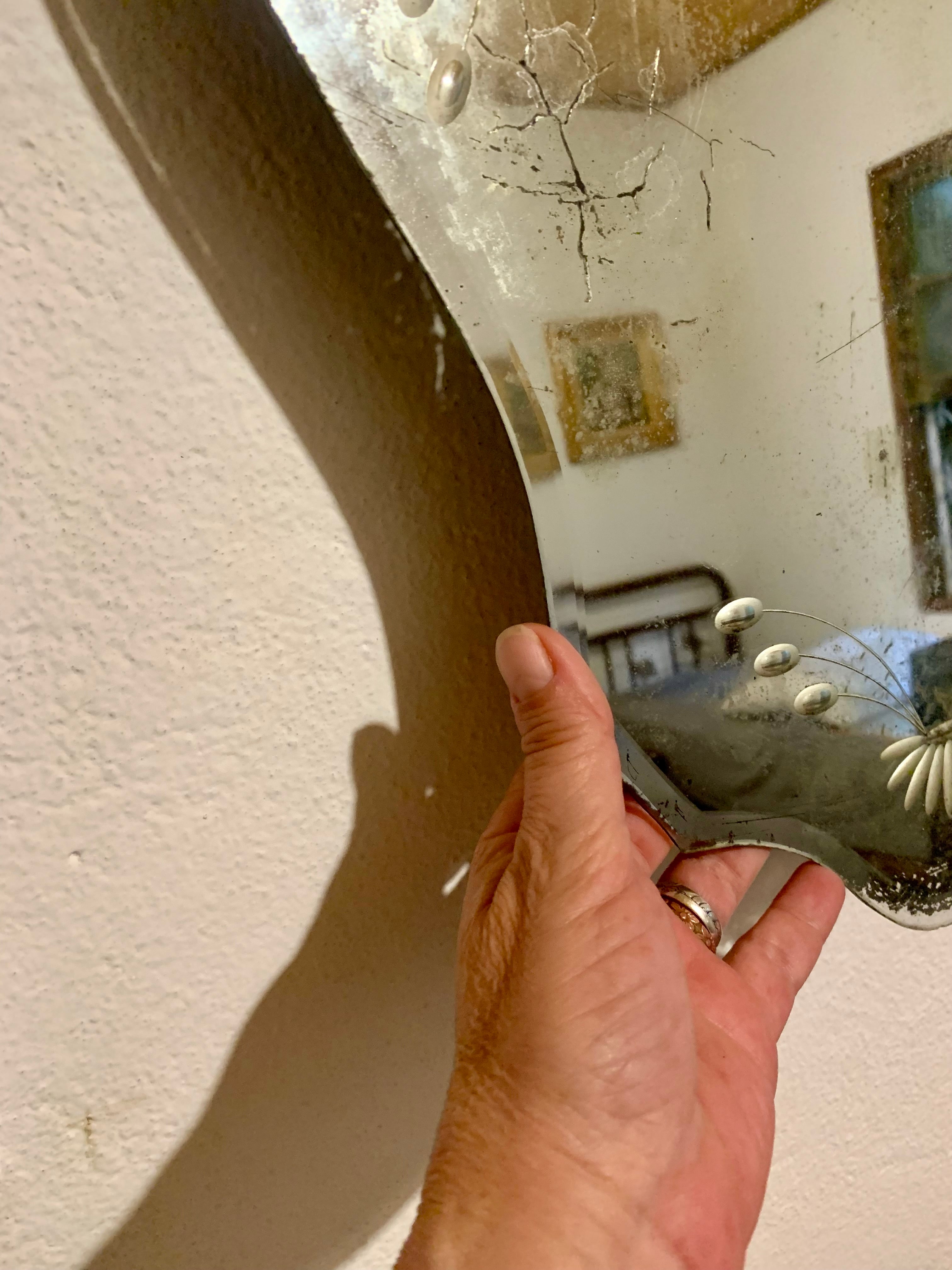 Antiquíssimo espelho estilo veneziano lapidado com decoração floral