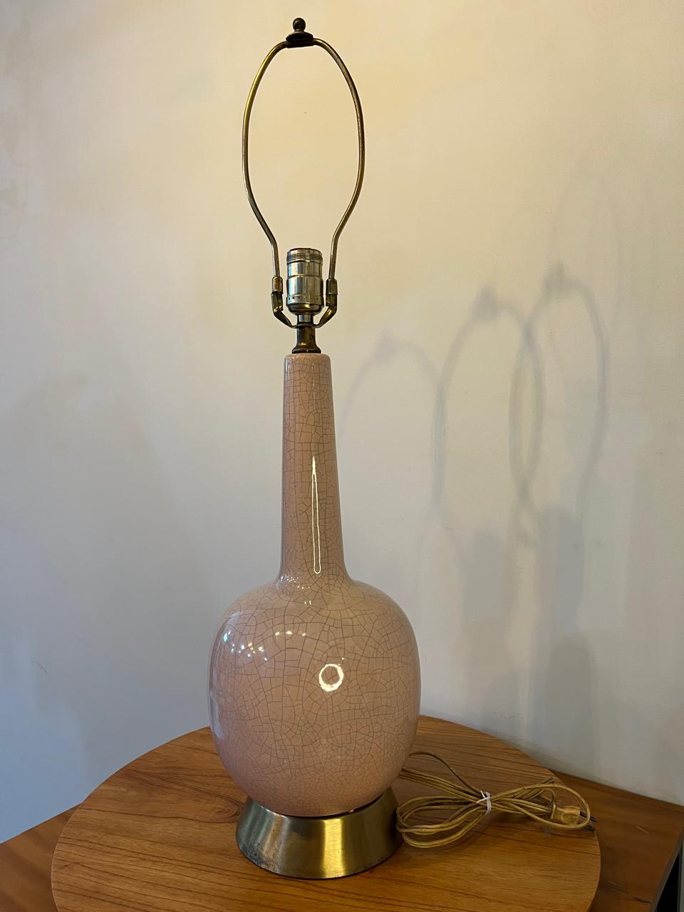 Abajur Vintage em Cerâmica Rosa Craquelada com Base Metálica – 74 cm