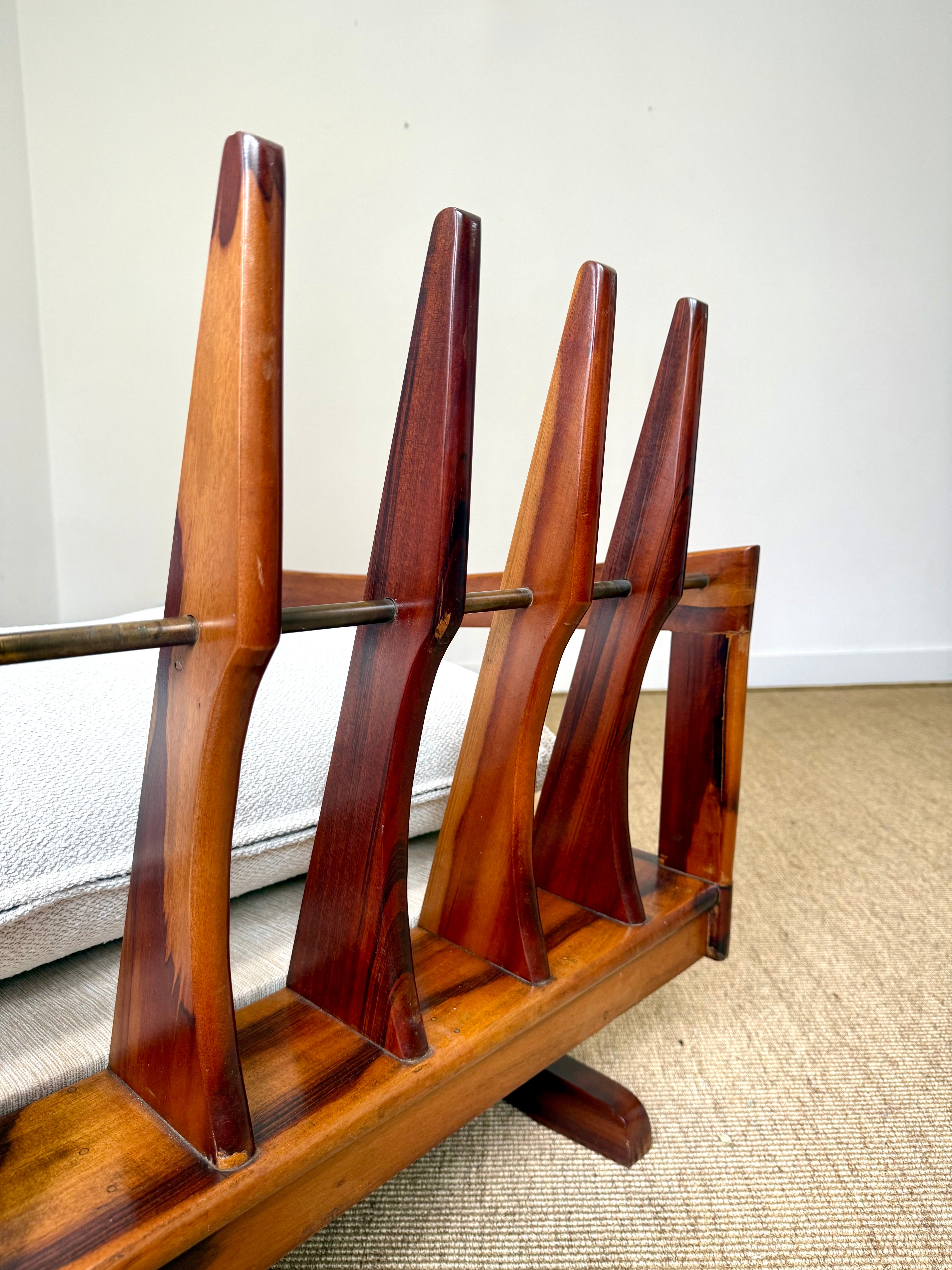 Poltronas modernistas Costela anos 60 com estofado novo (valor unitário) 