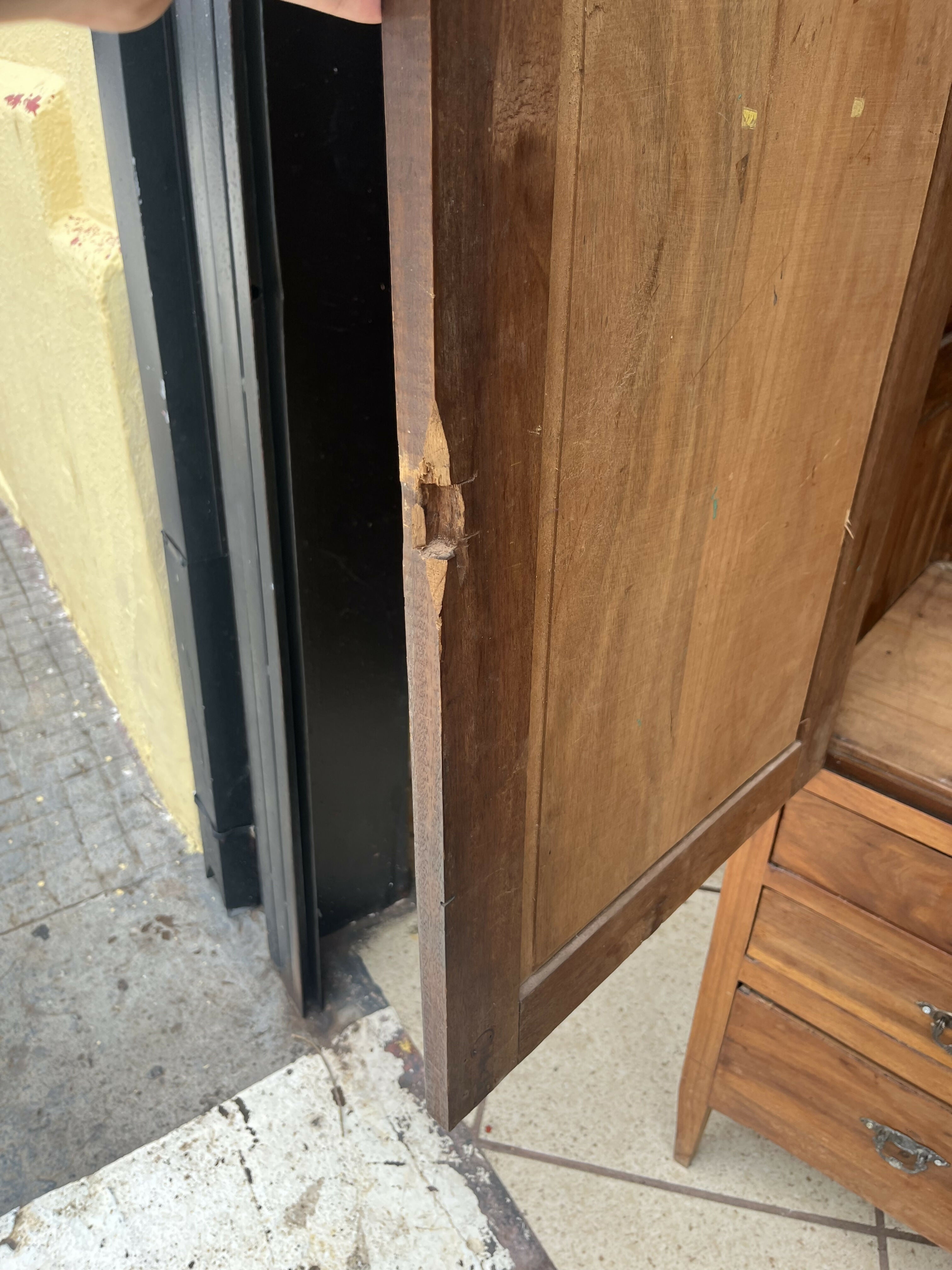 GUARDA ROUPA DE SOLTEIRO ANTIGO