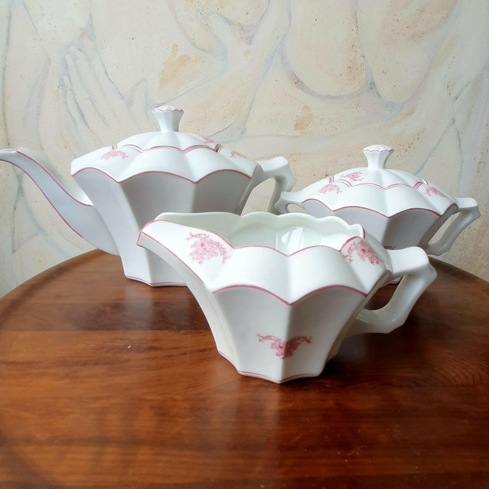Raro conjunto de serviço de café e chá em porcelana portuguesa de Coimbra.