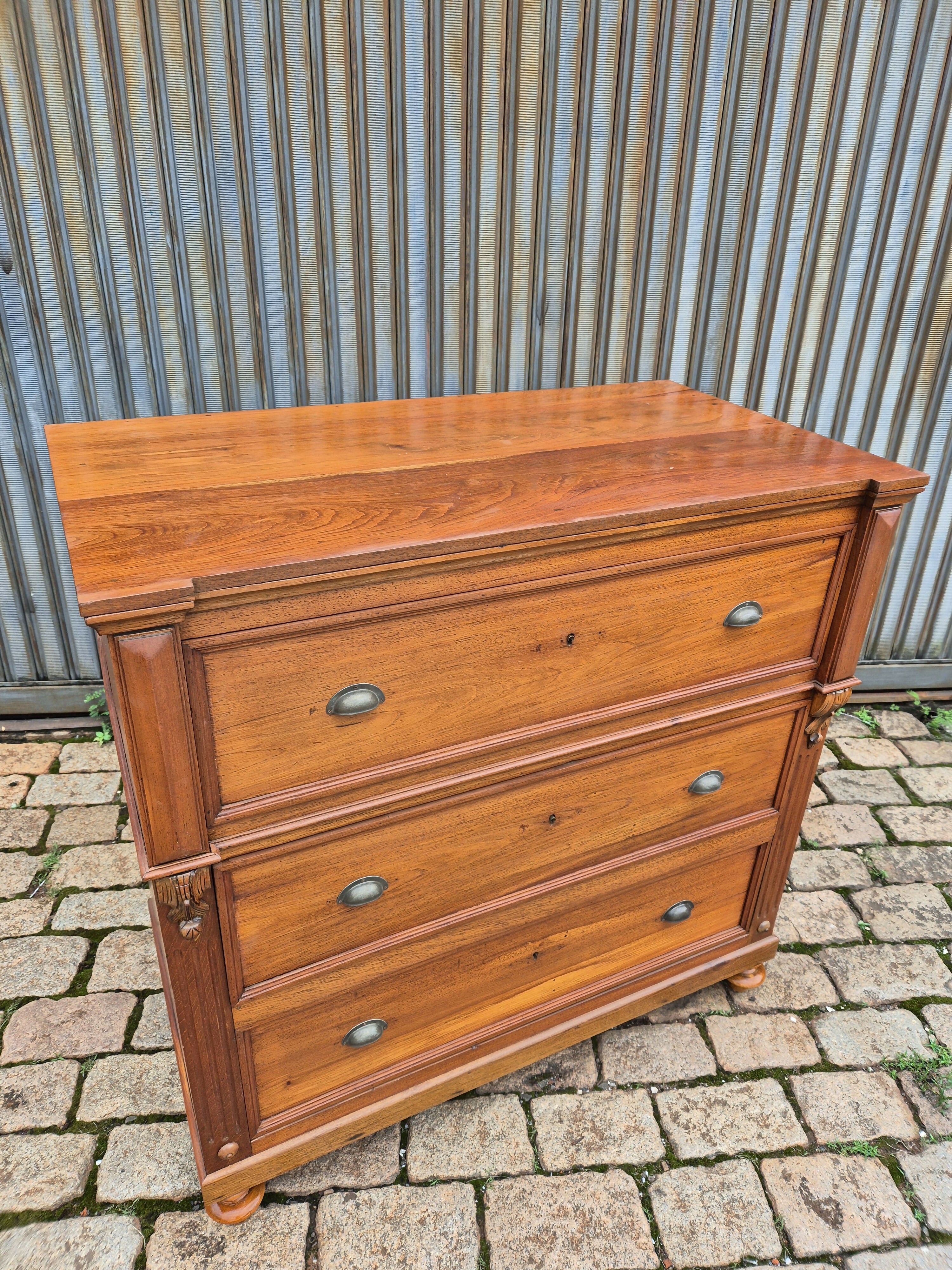 Belíssima cômoda centenária Império