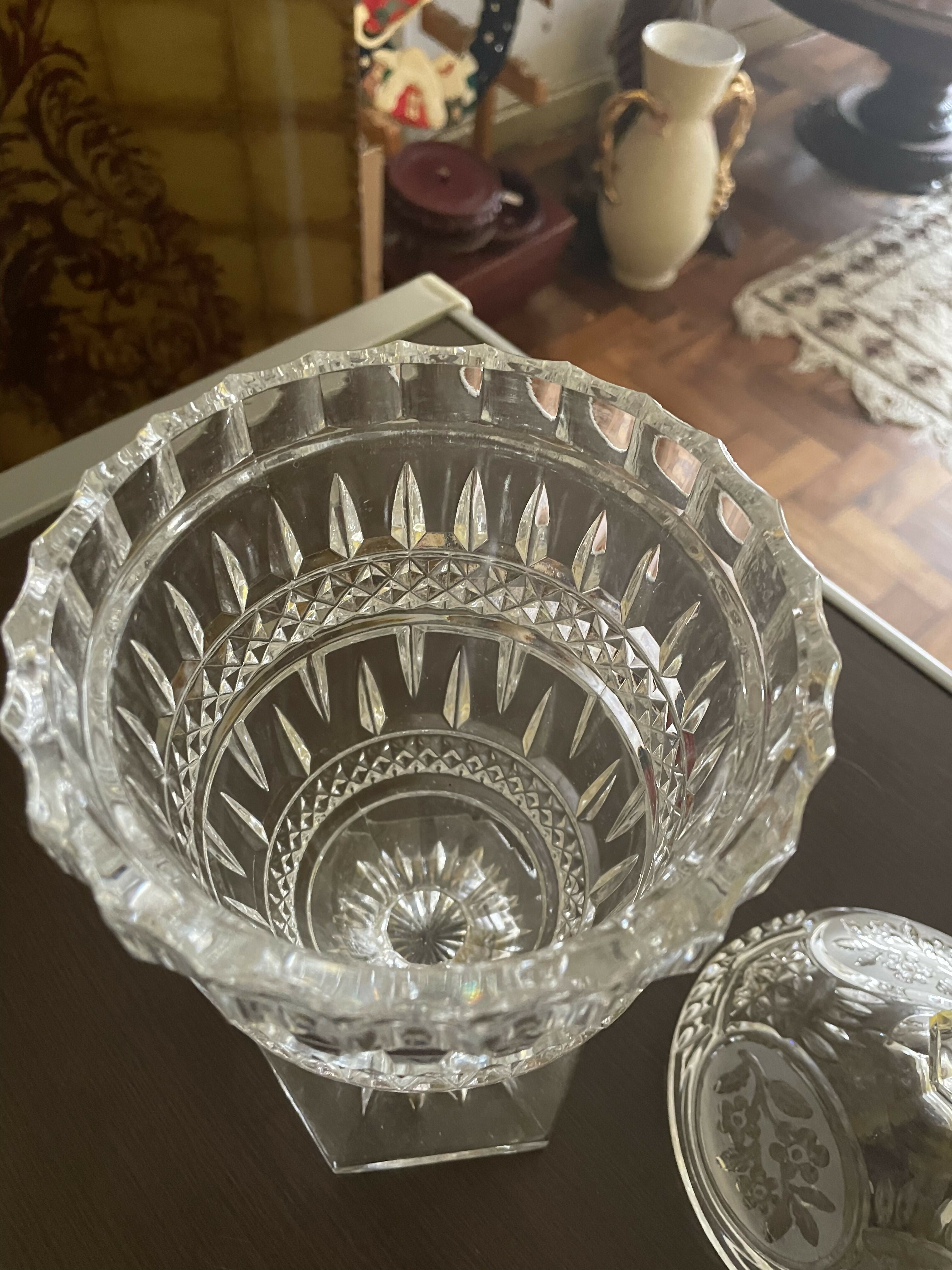 Bombonière alemã antiga vidro lapidado