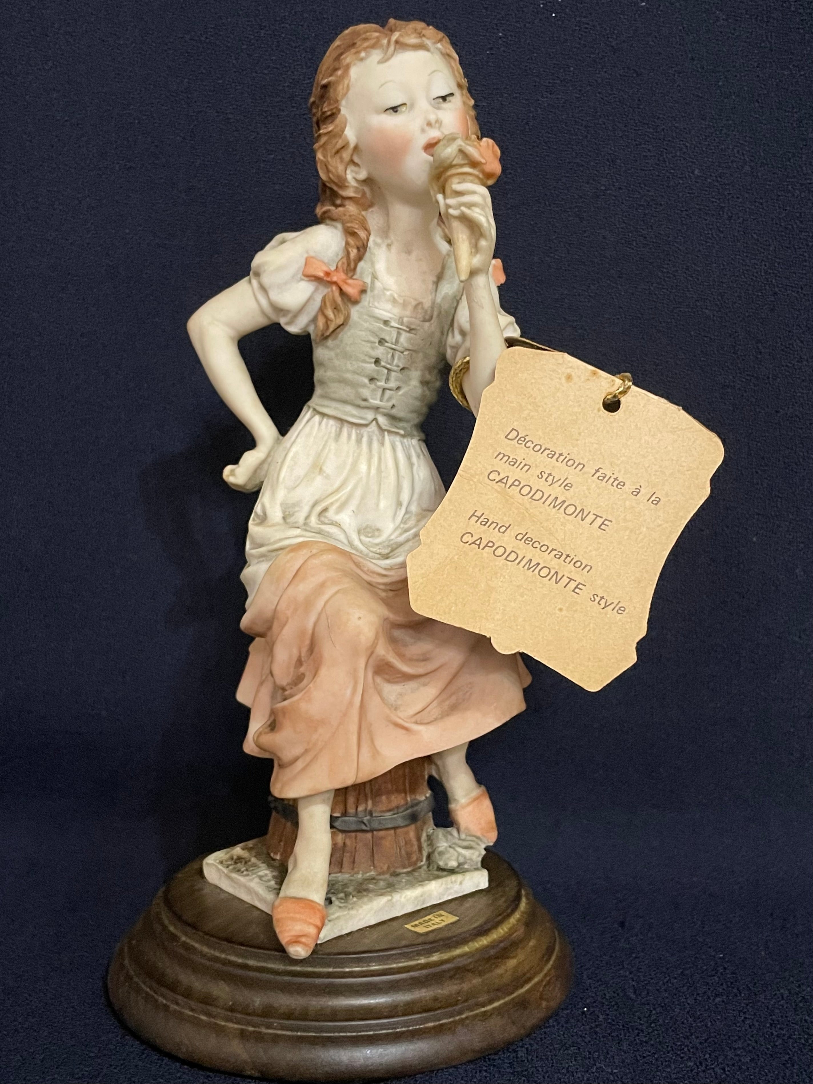 Escultura Capodimonte, porcelana italiana