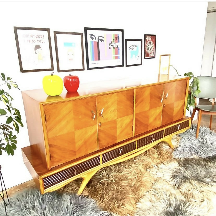 Buffet anos 50 em caviuna