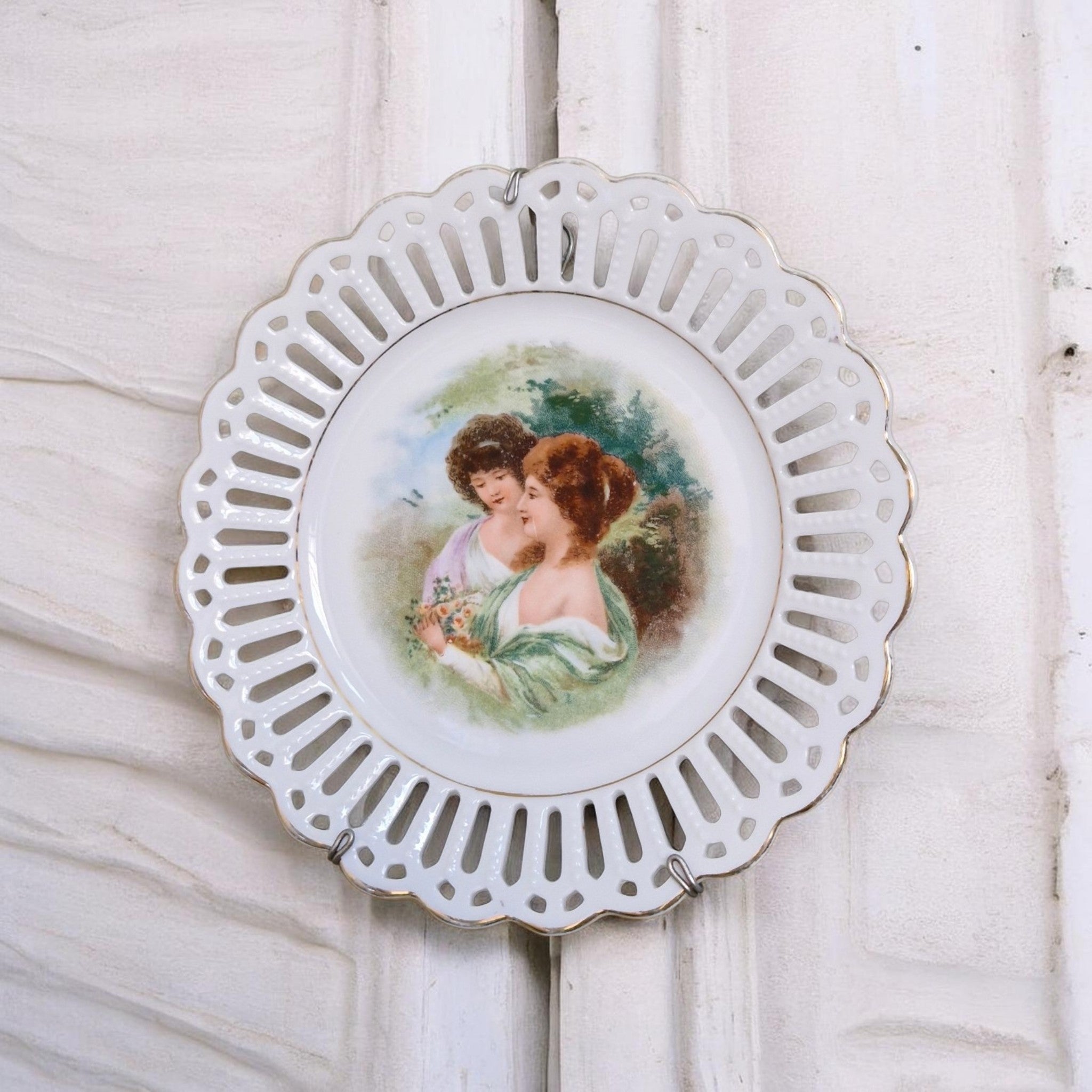 Prato decorativo fenestrado