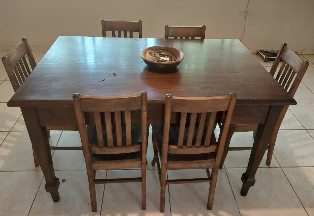 Mesa de jantar retangular com 6 cadeiras