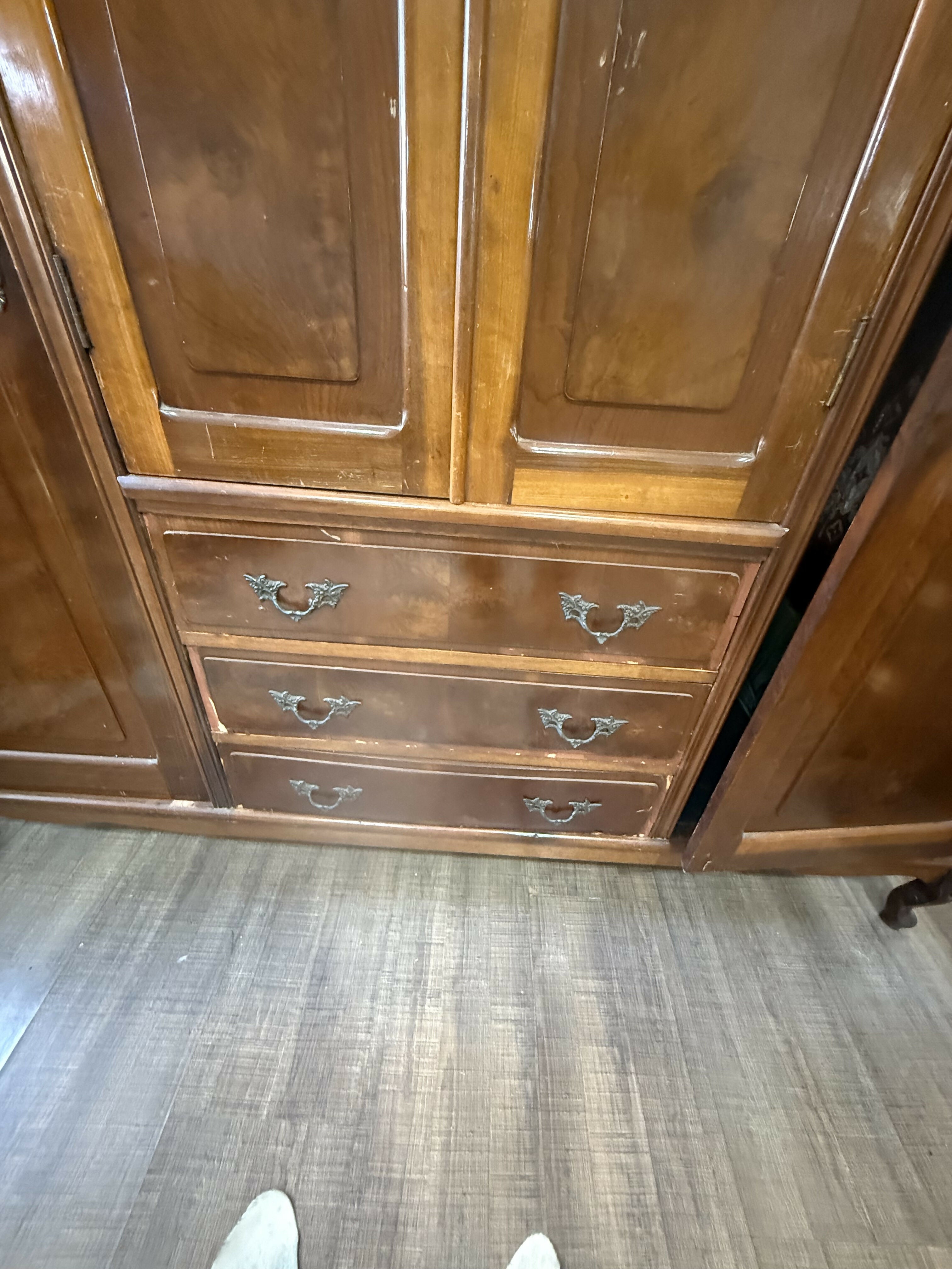 GUARDA-ROUPA ANOS 50