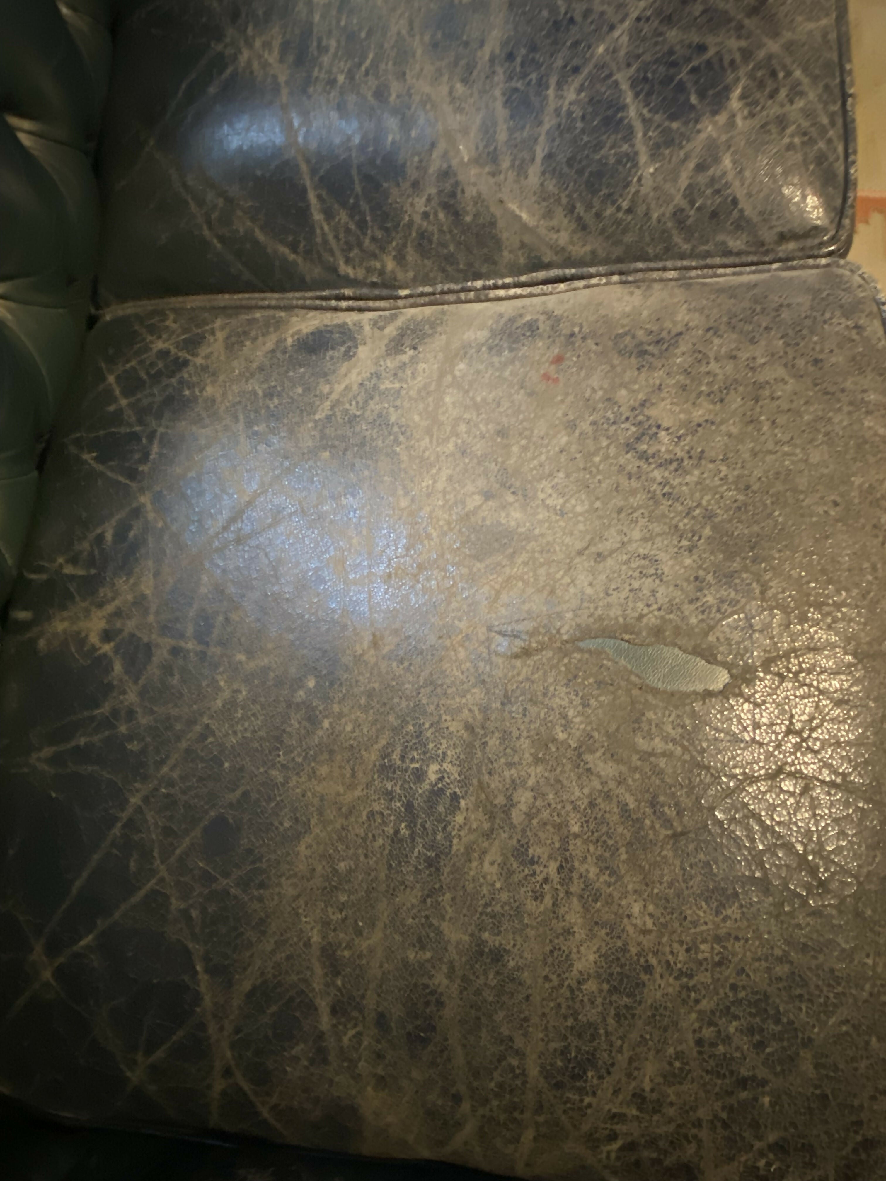 Sofá Chesterfield em couro original verde