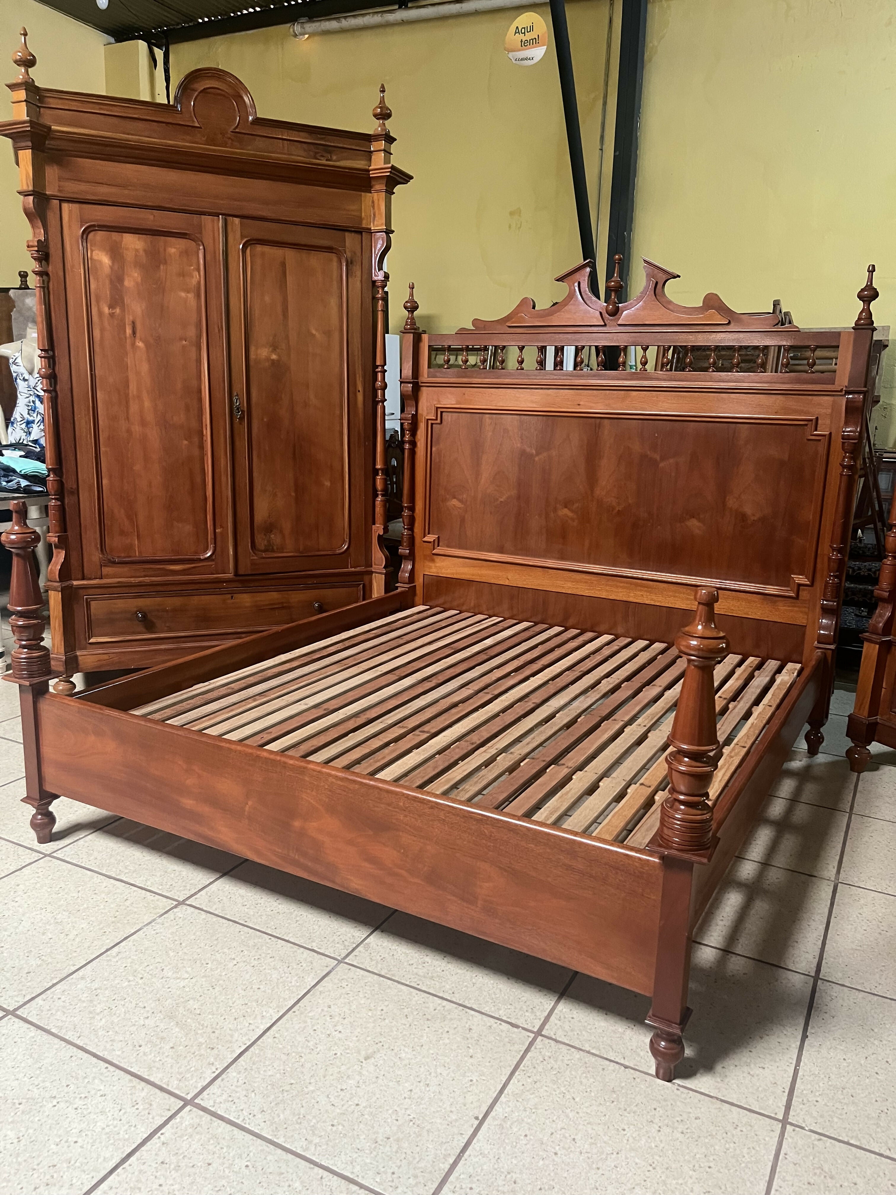 MAGNÍFICA CAMA IMPÉRIO KING (1.83 por 2.03 por 1.90 de altura) EM PERFEITO ESTADO