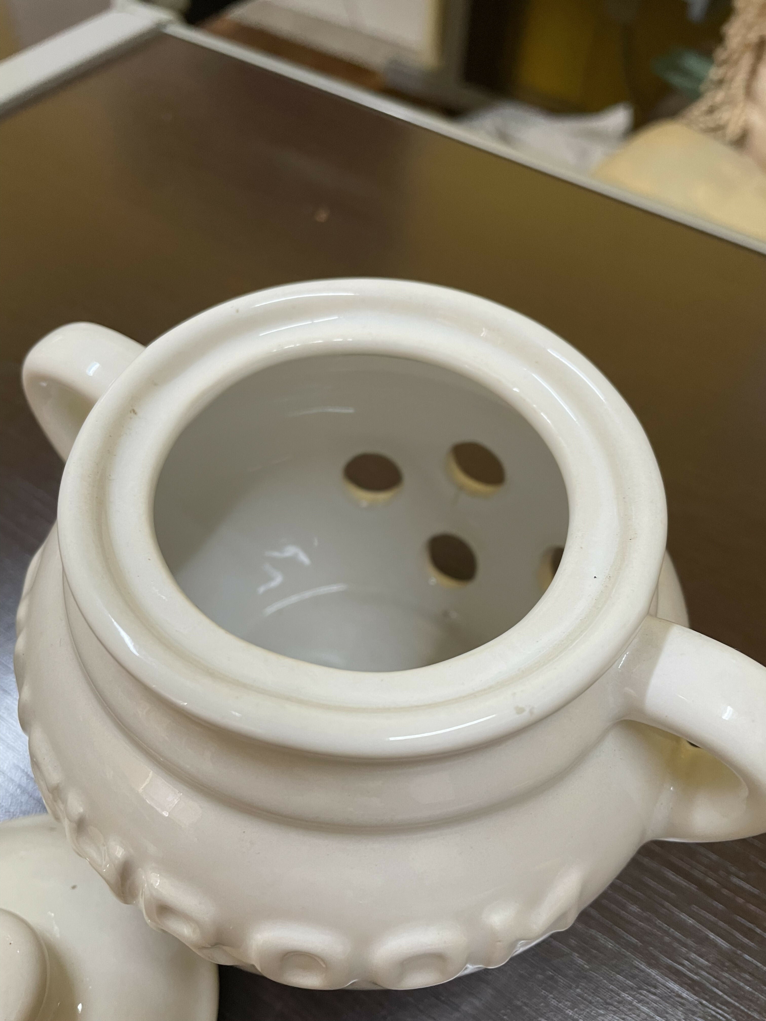 Pote em louça branca Mushroom