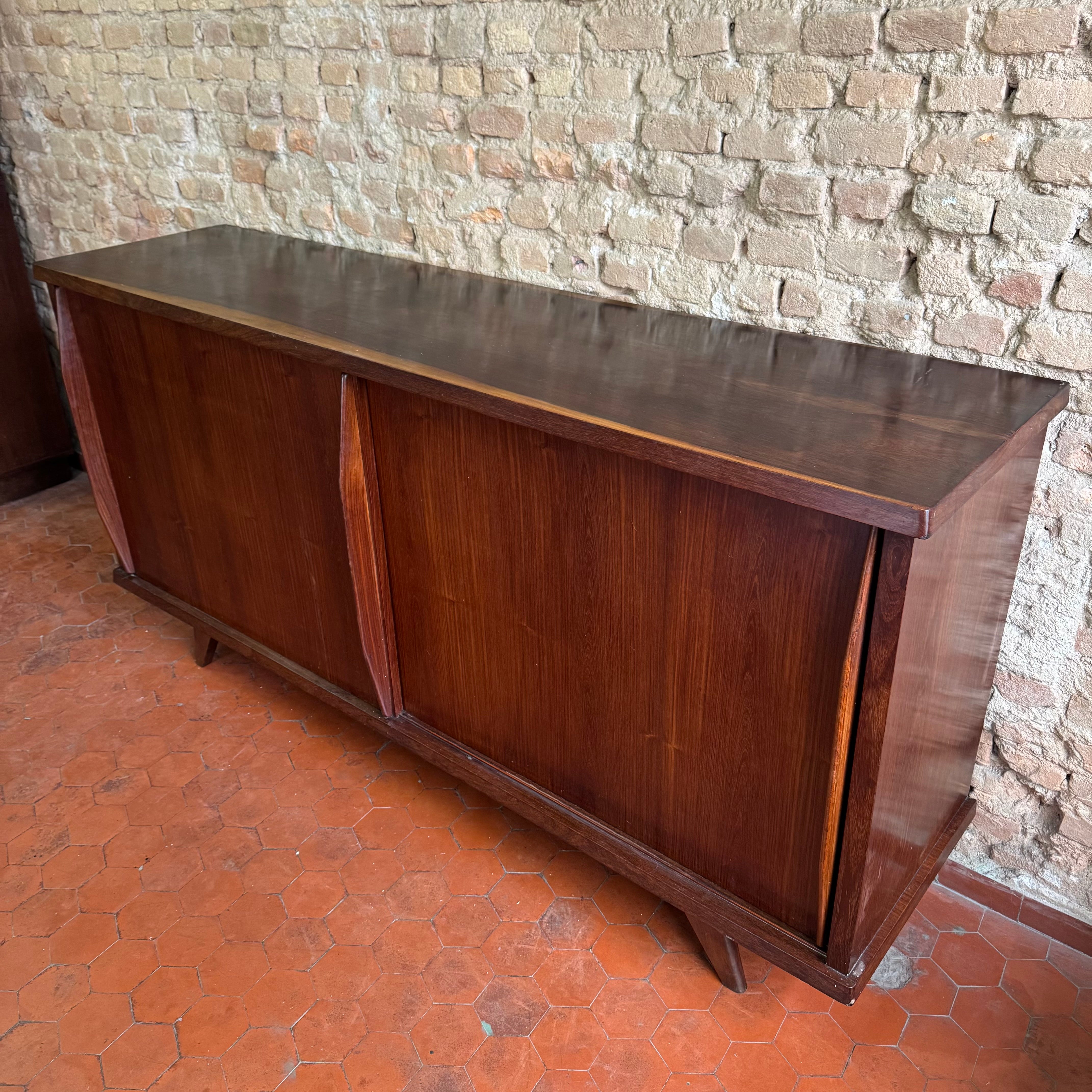 Raro Buffet CIMO anos 60 em Imbuia e Jacarandá com duas portas de correr 