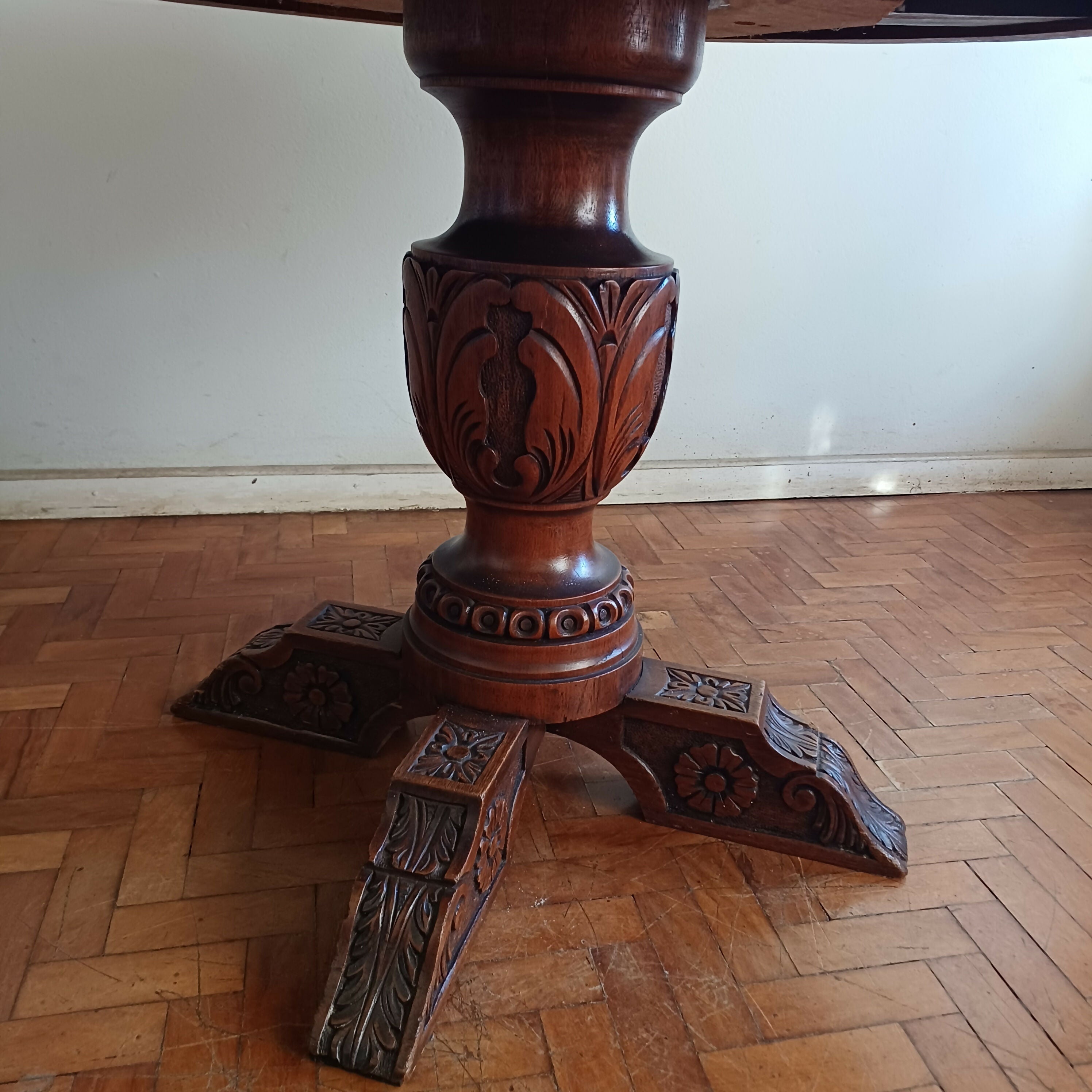 Jogo de Jantar (mesa e 6 cadeiras) e Bar / Armário em madeira maciça