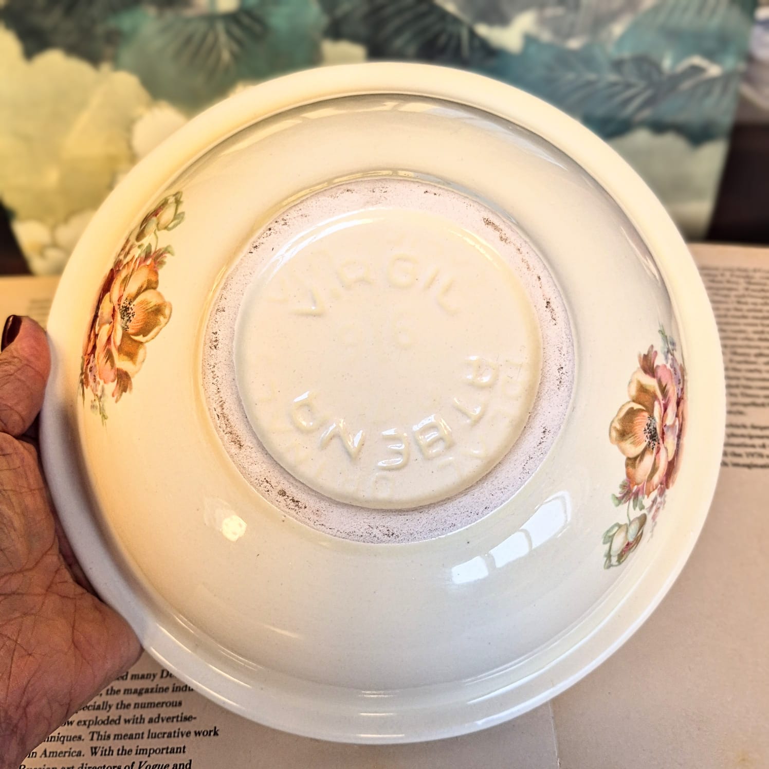 Gomil incrível em estado de vitrine,  feito de chantilly, mas pode ser também que seja feito de cerâmica vintage estadounidense - Athena Pottery.