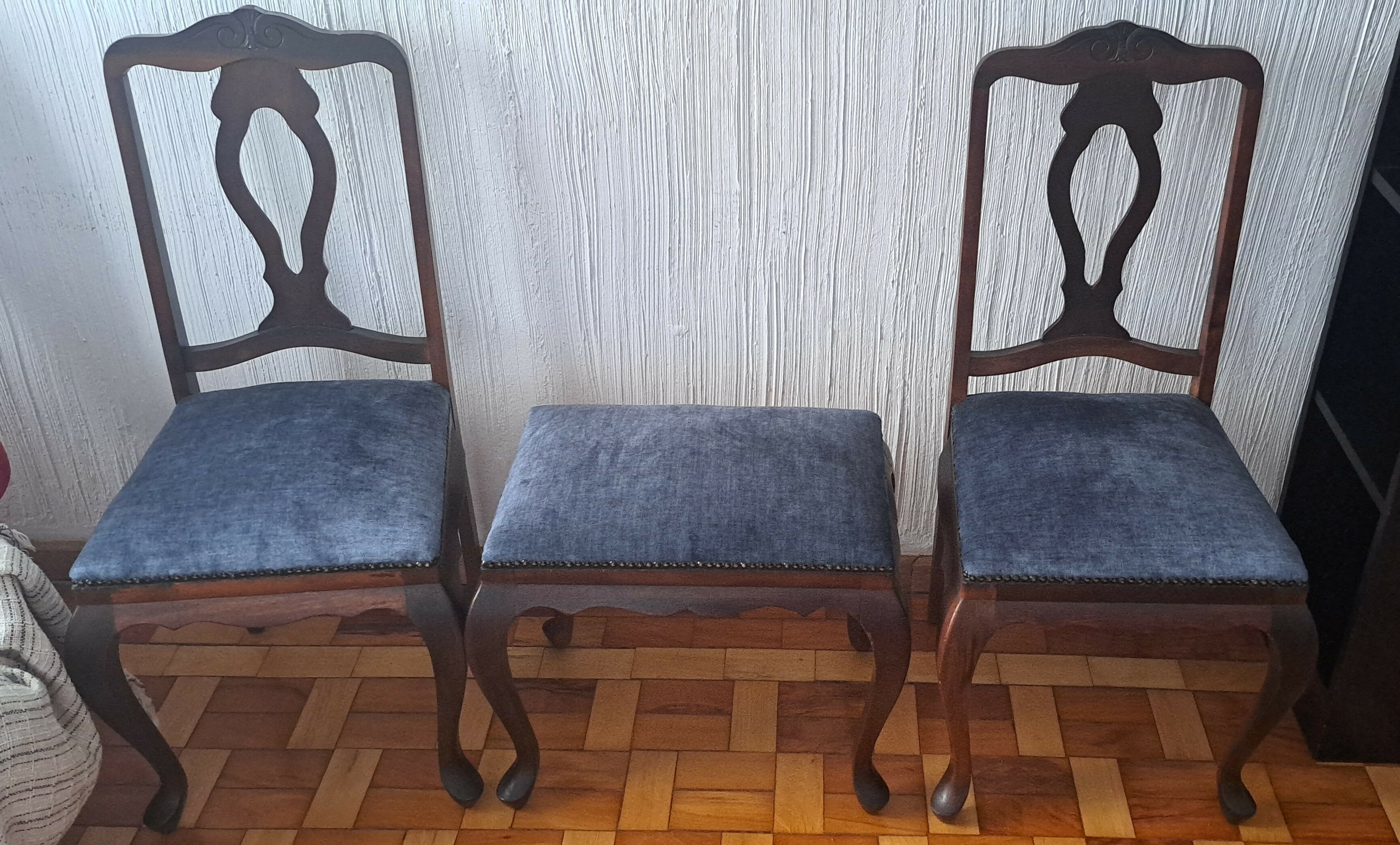 Par de cadeiras + banqueta