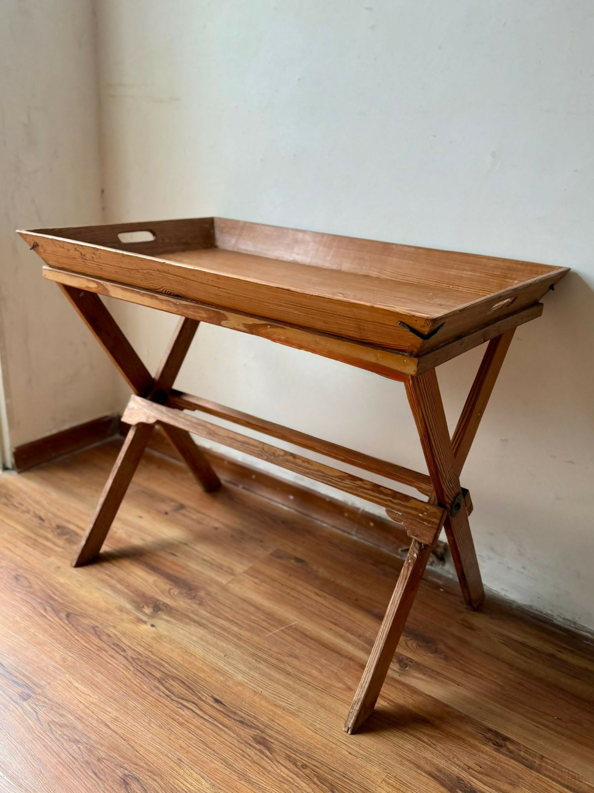 Mesa em pinho de riga, tipo cavalete