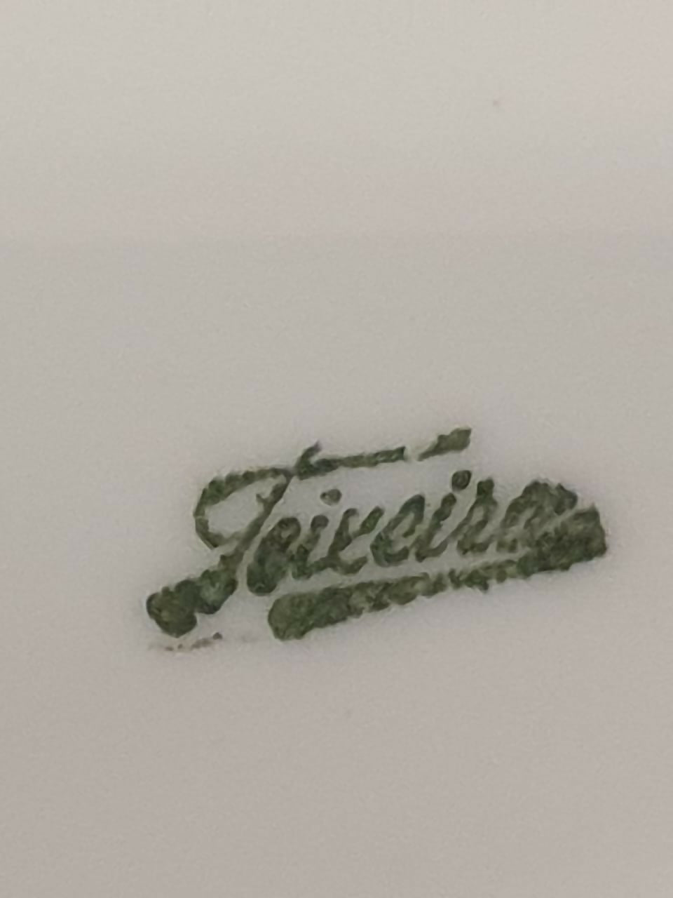 Jarra linda em porcelana vitrificada Teixeira, estilo isabelino, anos 50.