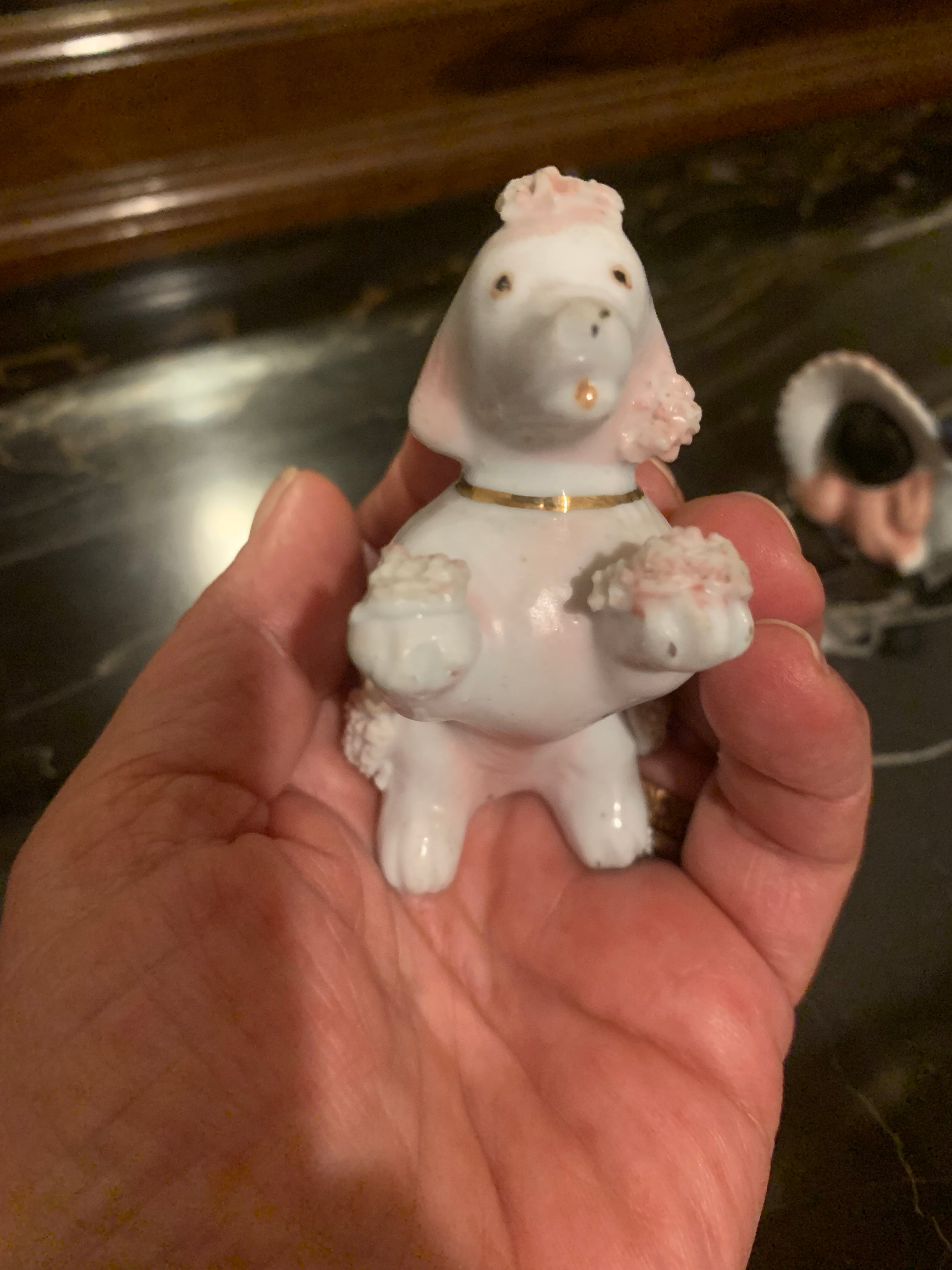 Bibelots em porcelana, provavelmente alemães, de delicadeza ímpar
