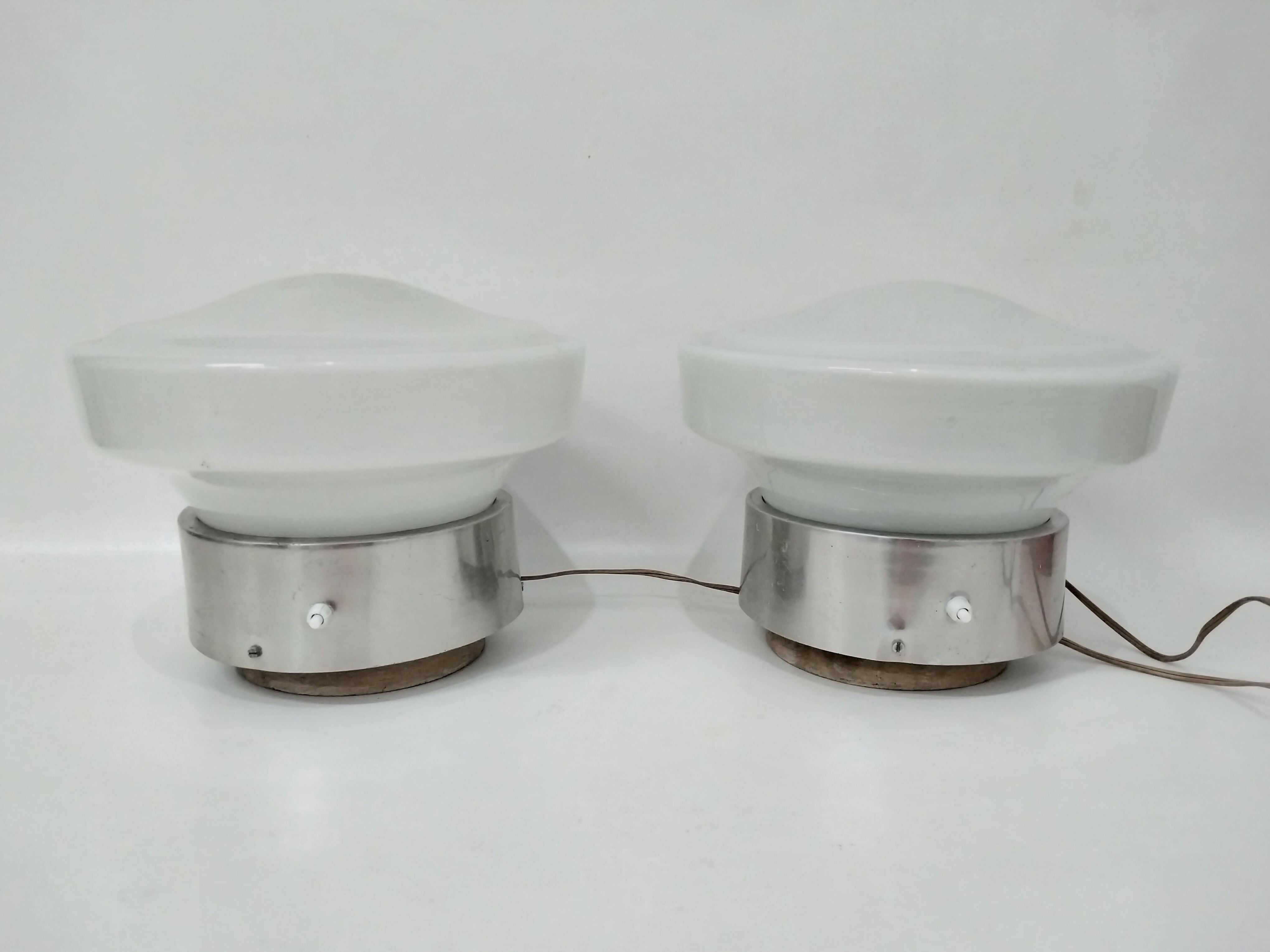 Par de Luminárias Mid Century em Metal e Opalina
