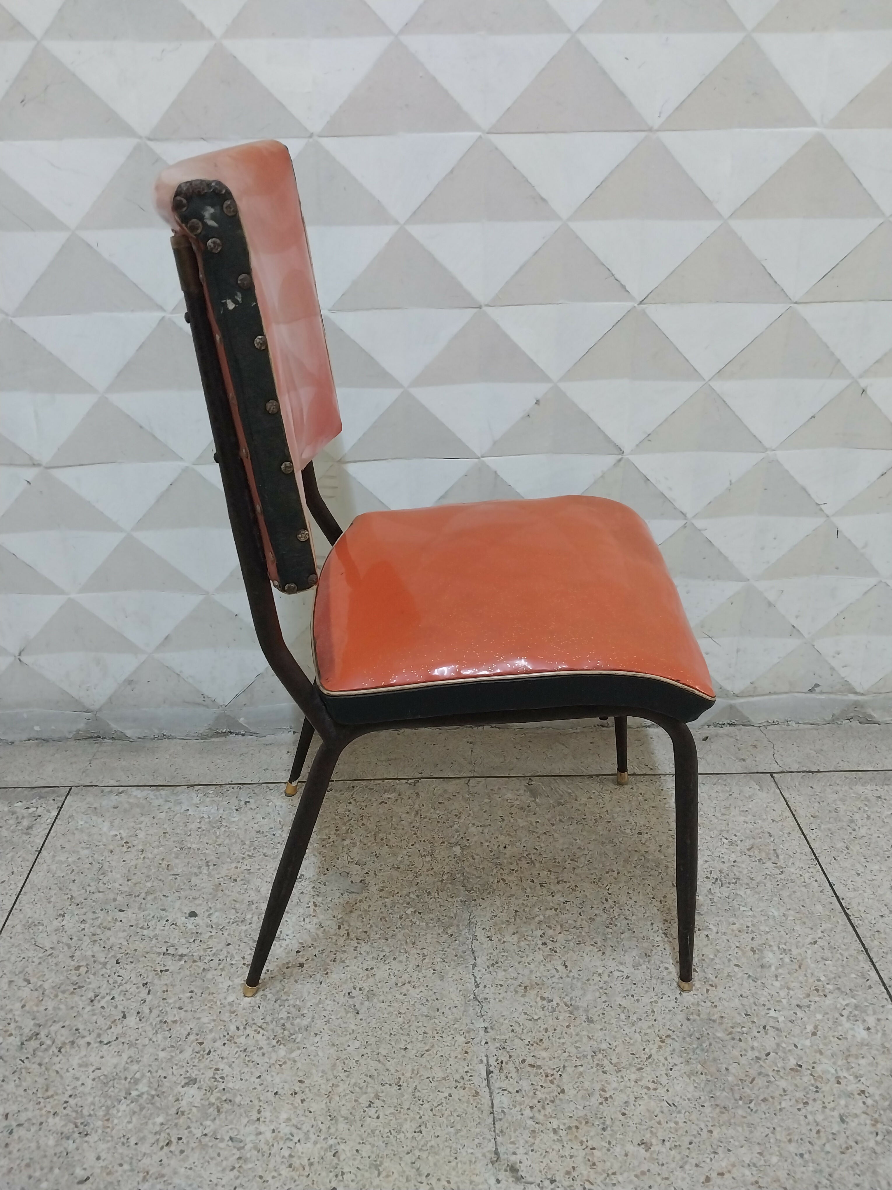 Cadeira Anos 60 Laranja em Vinil