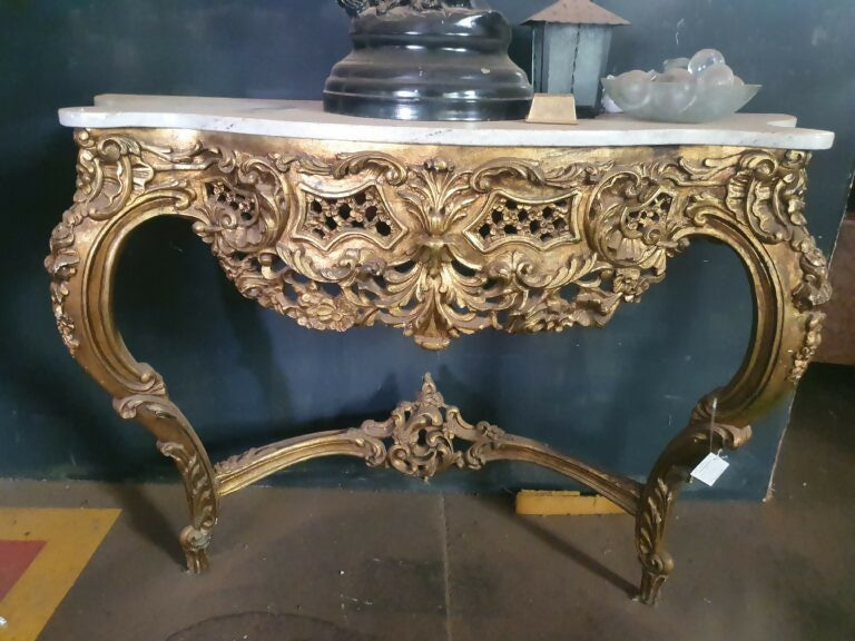 Aparador Luís XV original folheado a ouro