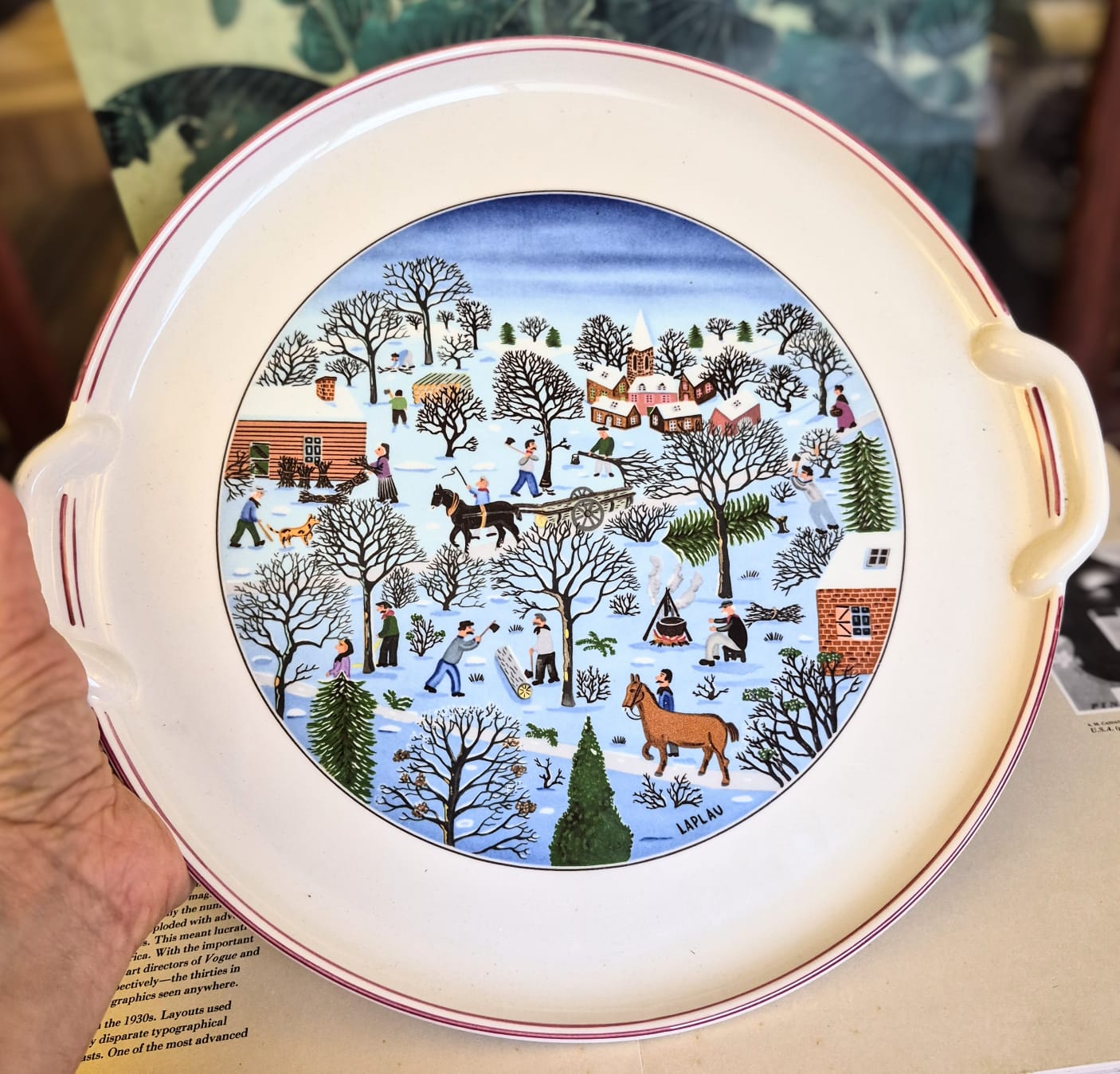 Prato de bolo com alças em Vitro-Porcelana alemã Villeroy and Boch com lindíssimo tema natalino 