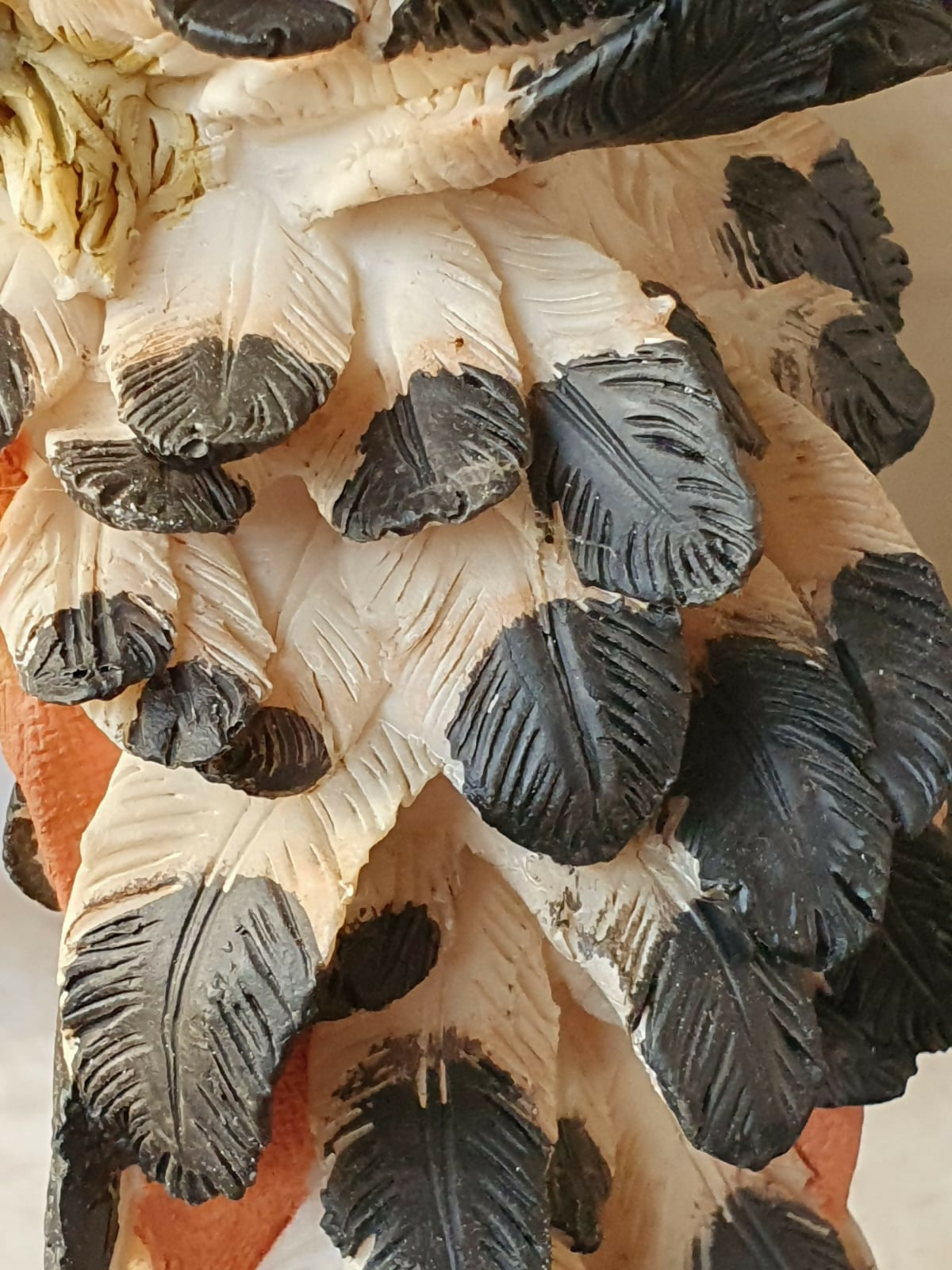 Escultura de índigena guerreiro norte americano em resina