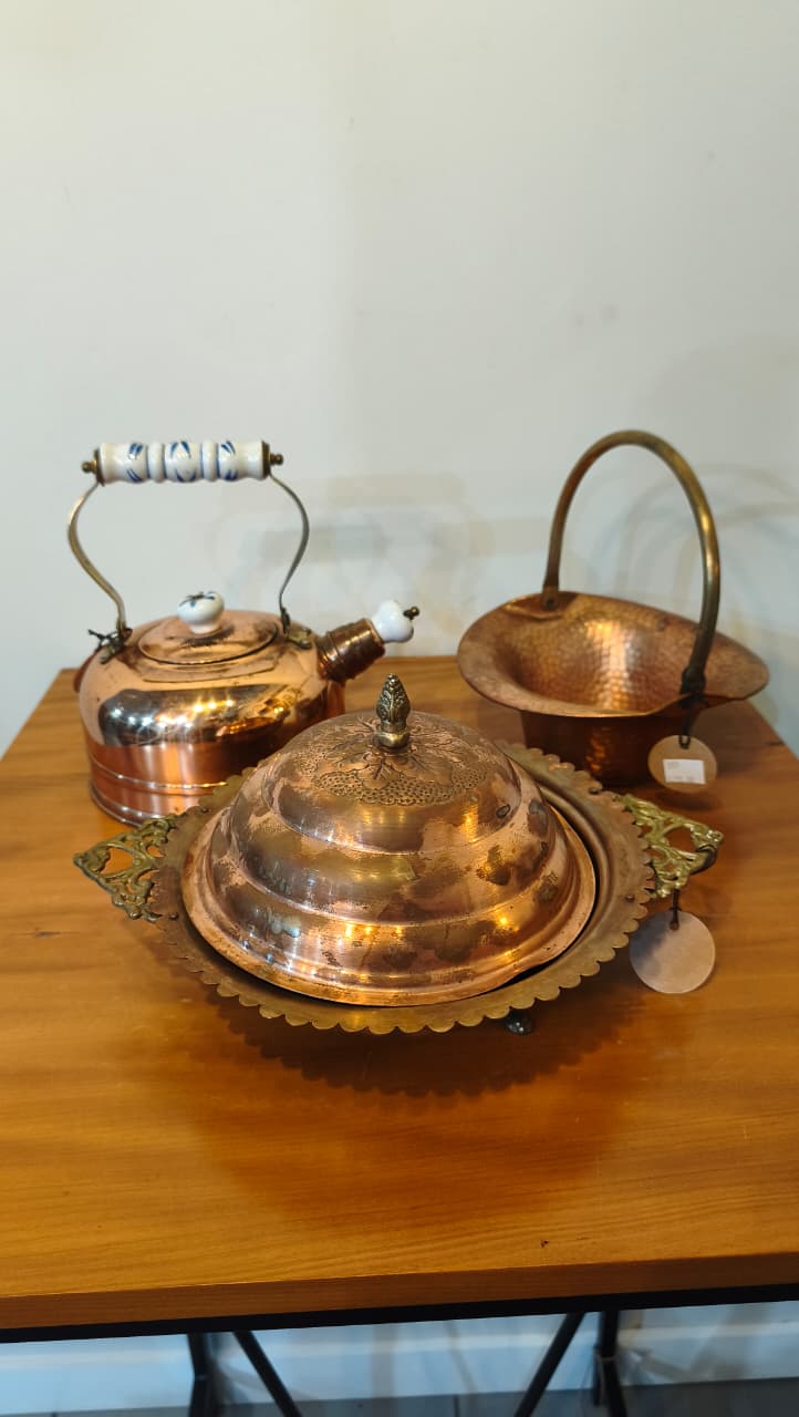 Conjunto De Peças Em Cobre Com Detalhes Em Latão E Porcelana – 3 Peças