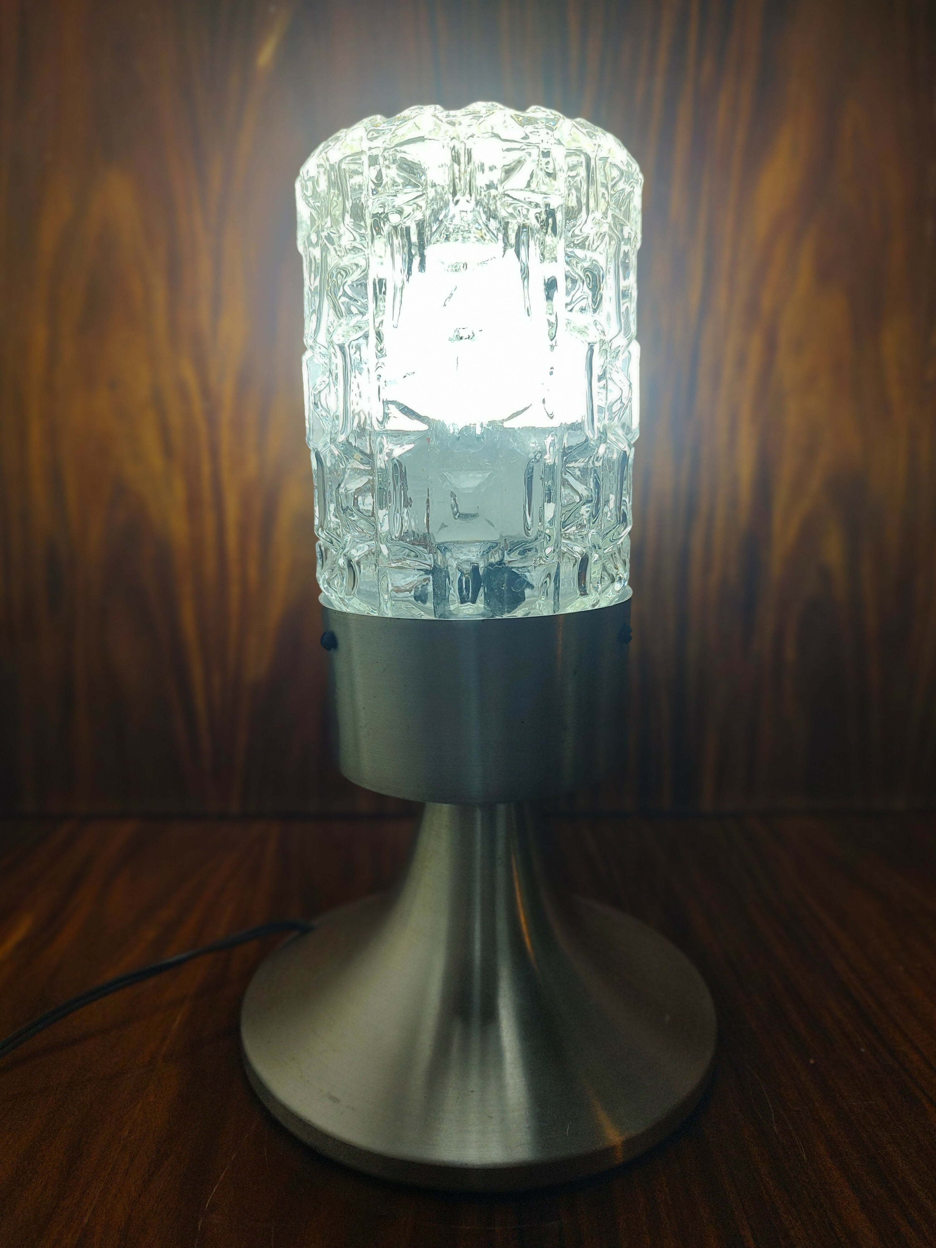 Abajur / Luminária Antiga Mid Century em vidro texturizado e base em metal - anos 70