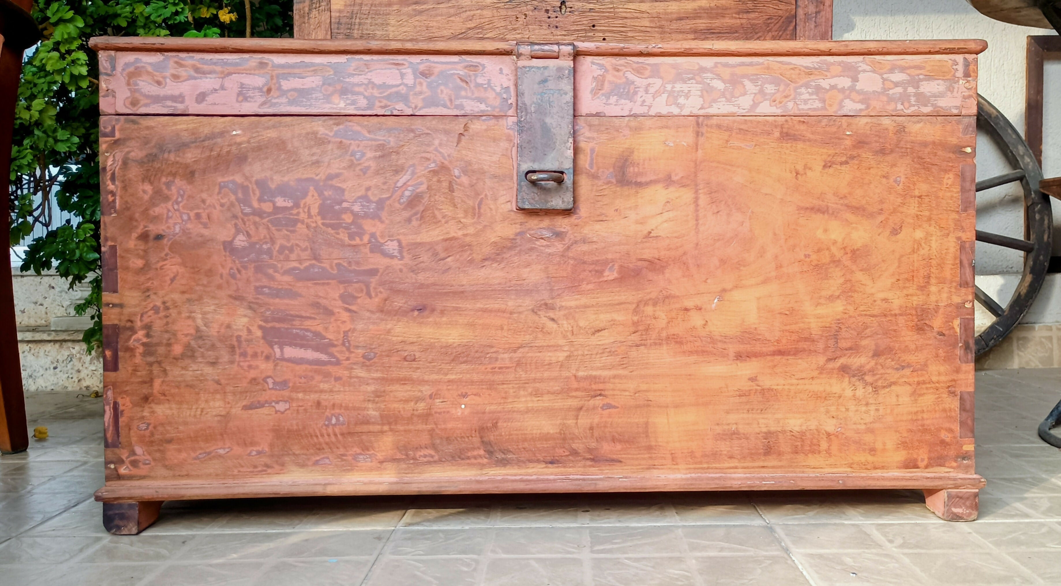 Baú antigo em peroba maciça final séc. XIX