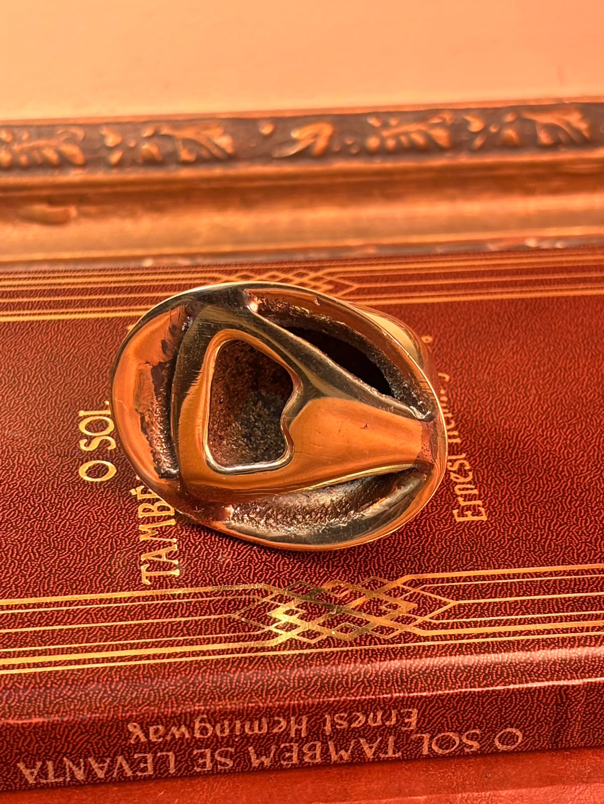 Abridor Vintage Colecionável Em Bronze Polido Formato De Chapéu