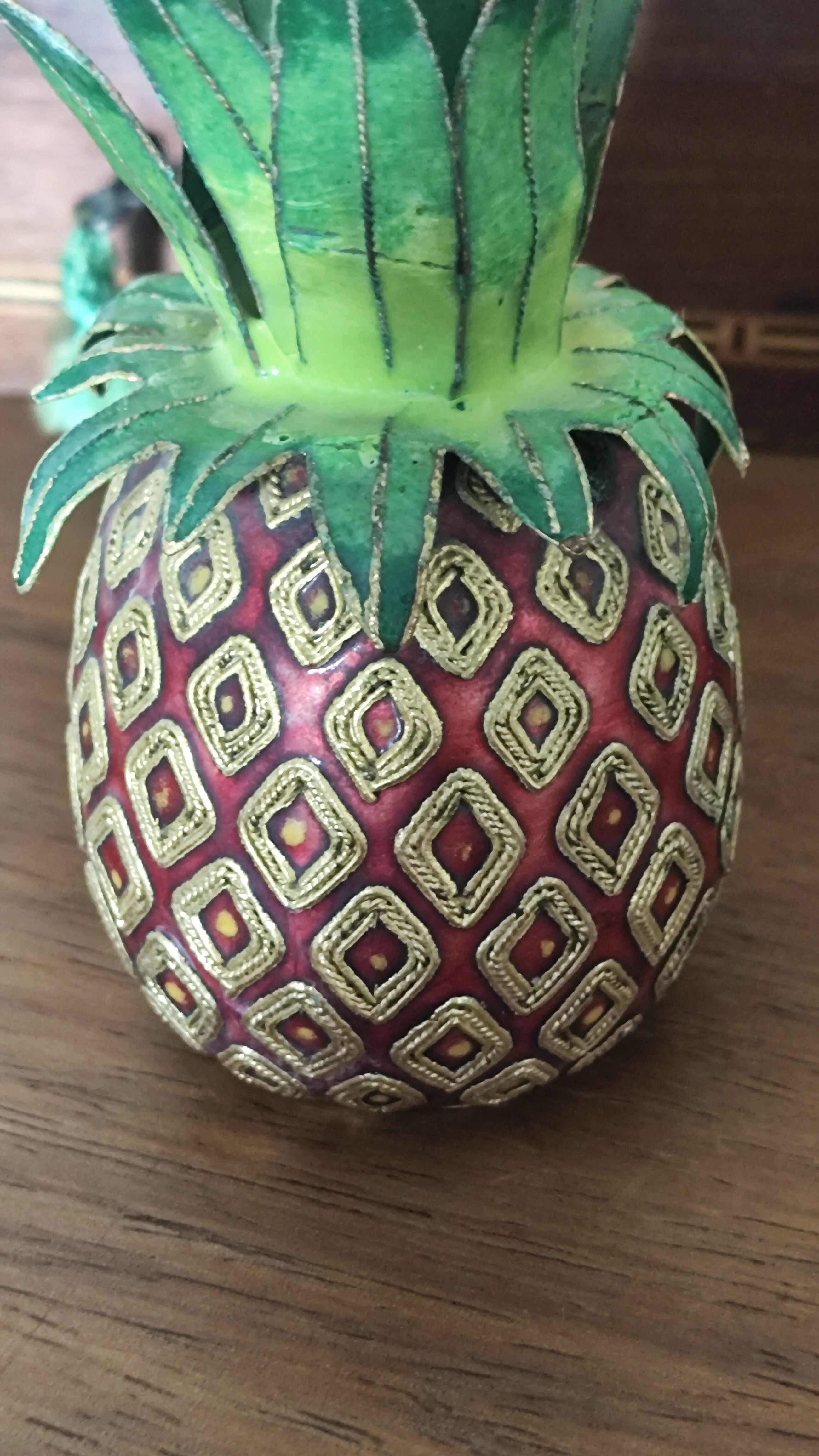 Escultura de Abacaxi em cloisonné