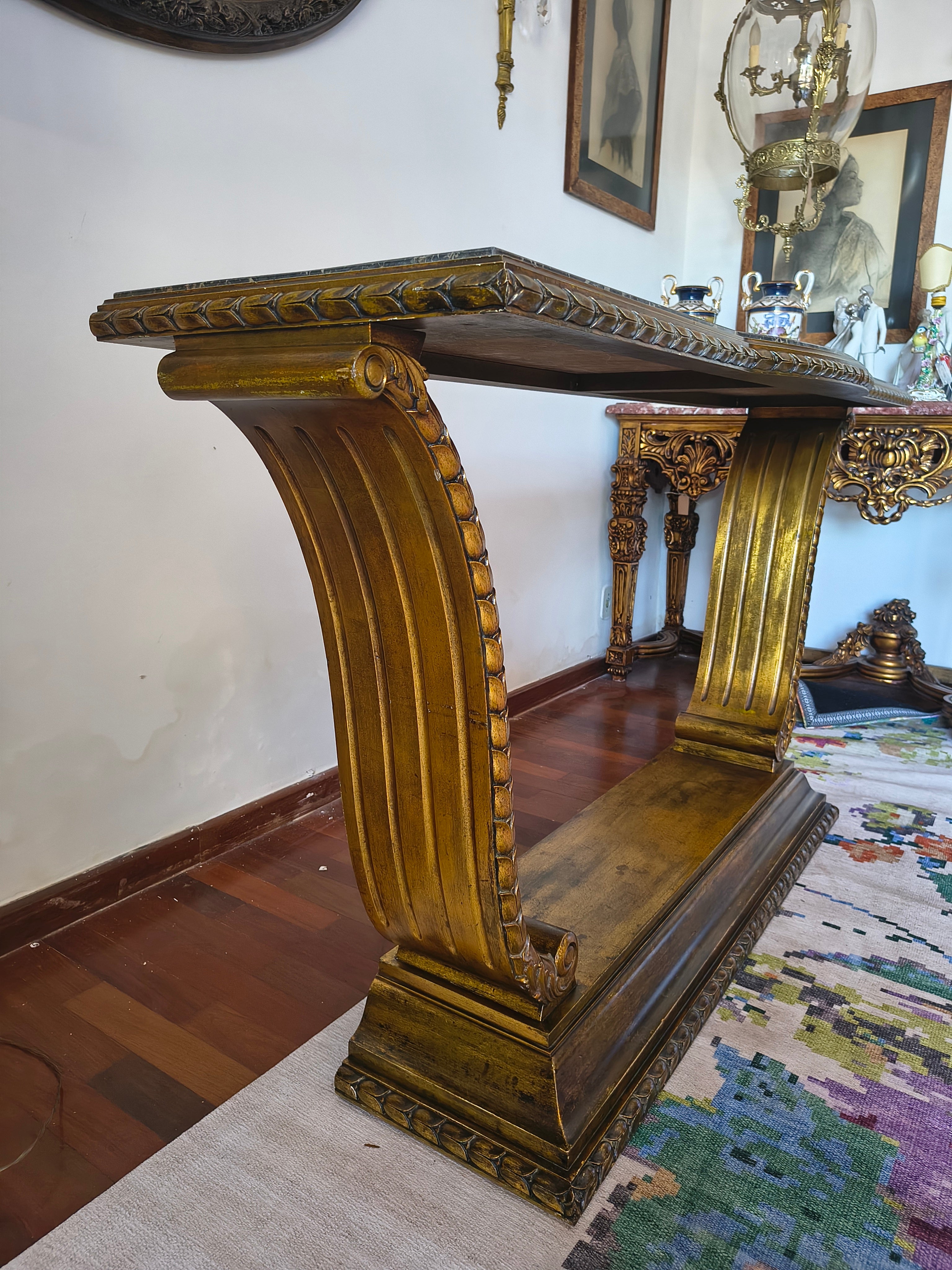 Aparador Antigo em Madeira entalhada dourada 