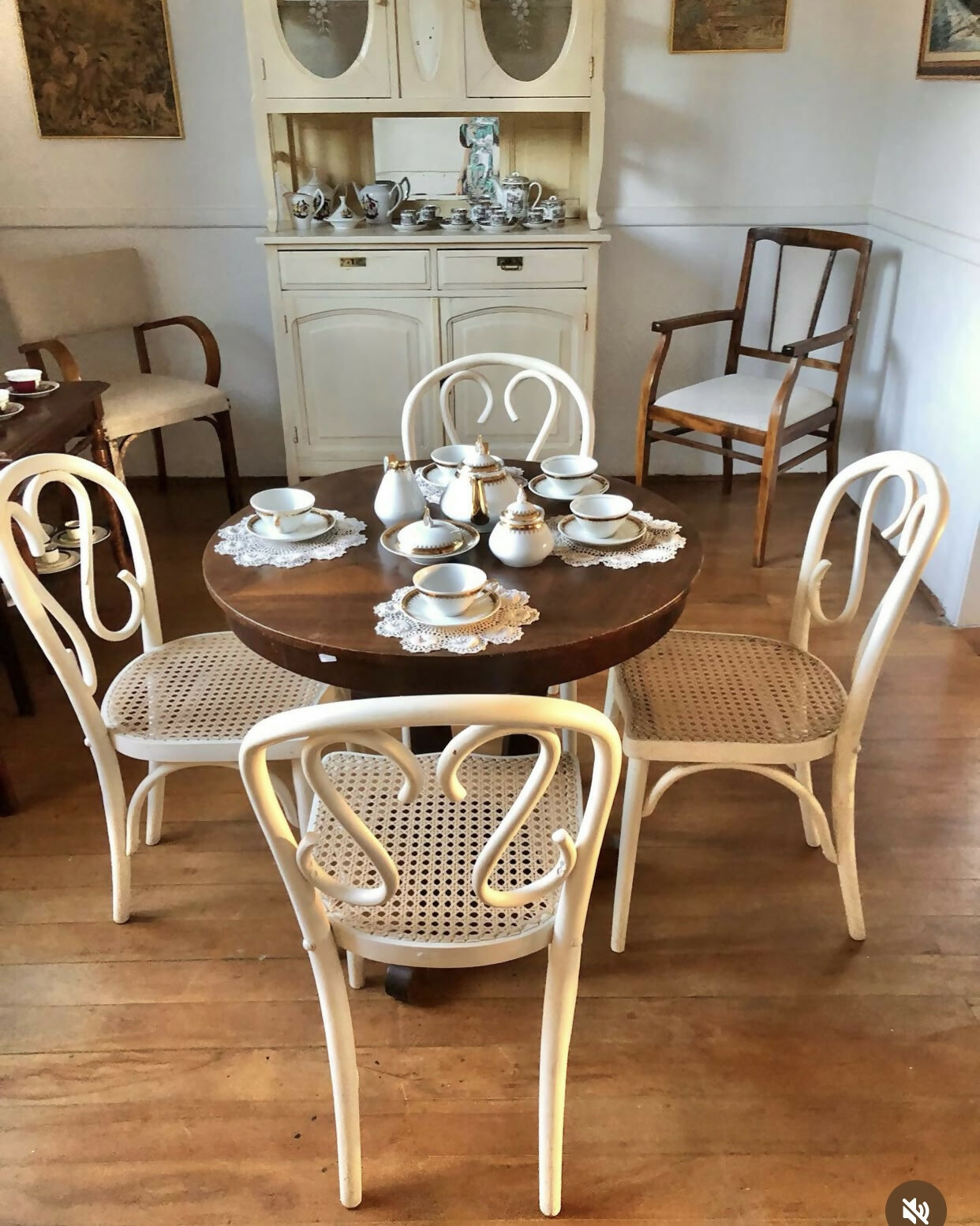 Cadeira Thonet com madeira em branco e assento em palhinha
