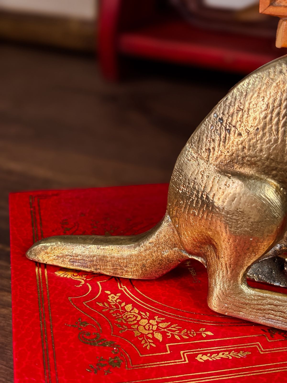 Escultura Colecionável De Canguru Em Bronze