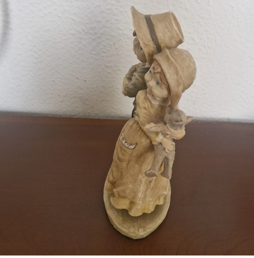 Estatueta de resina figura casal