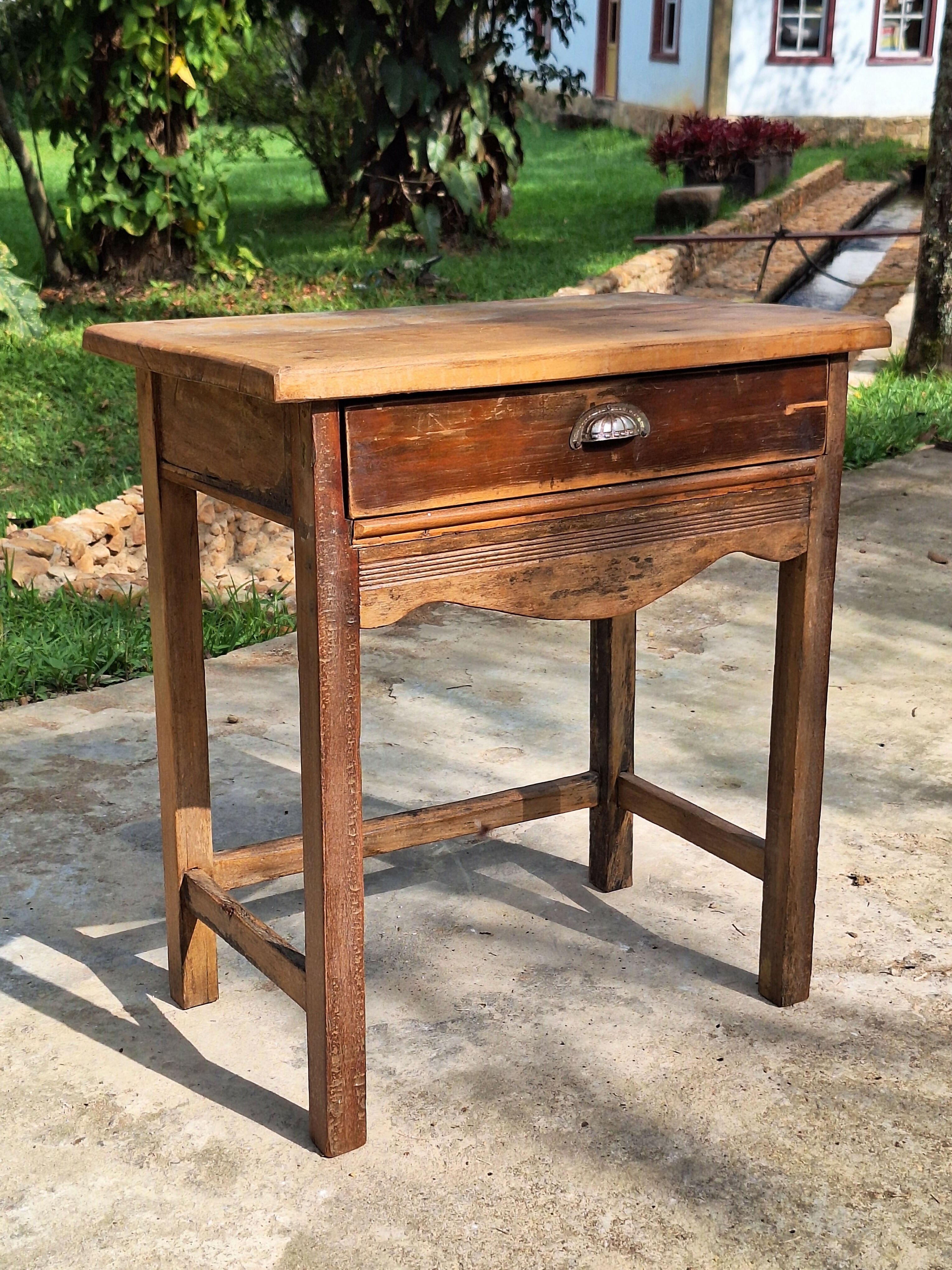 Mesinha de Apoio Antiga com gaveta Madeira Maciça Garimpo Mineiro