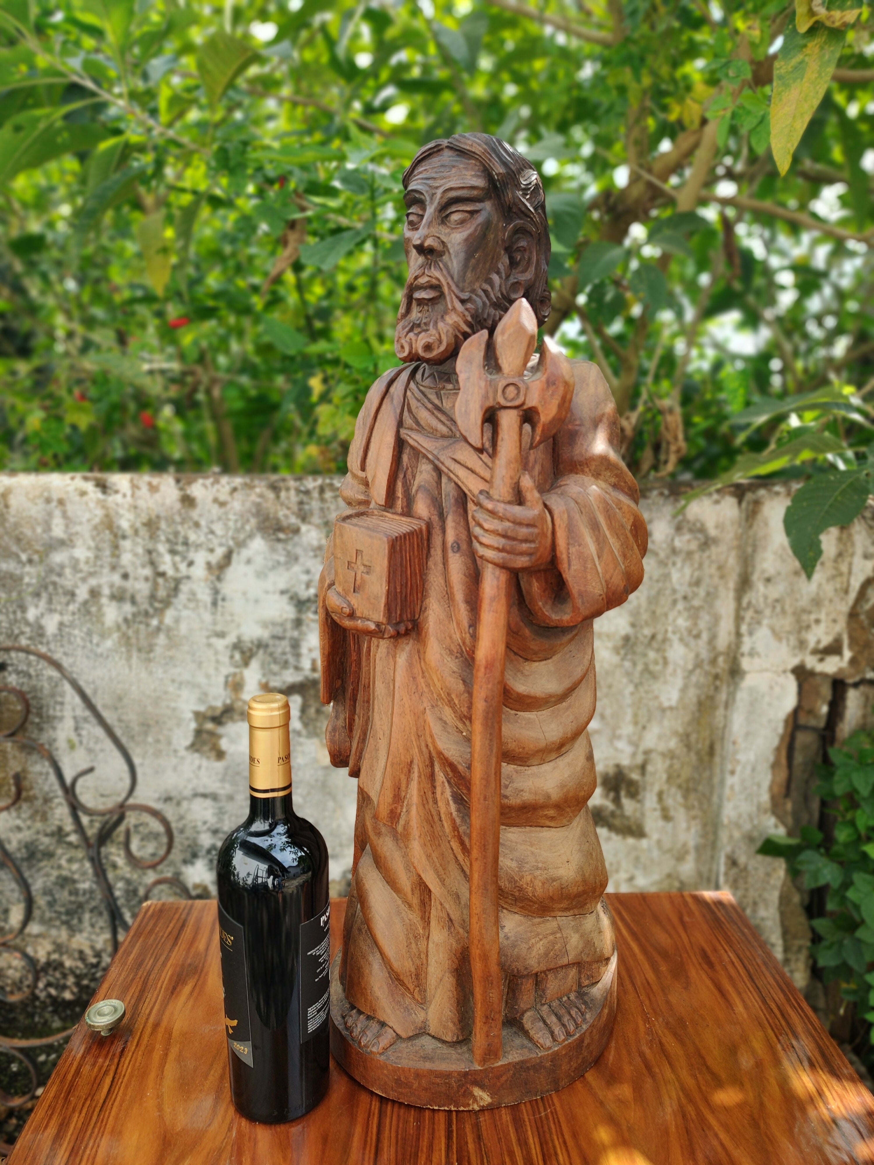 Antiga e grande escultura em madeira maciça de São Judas Tadeu (A-67cm)..