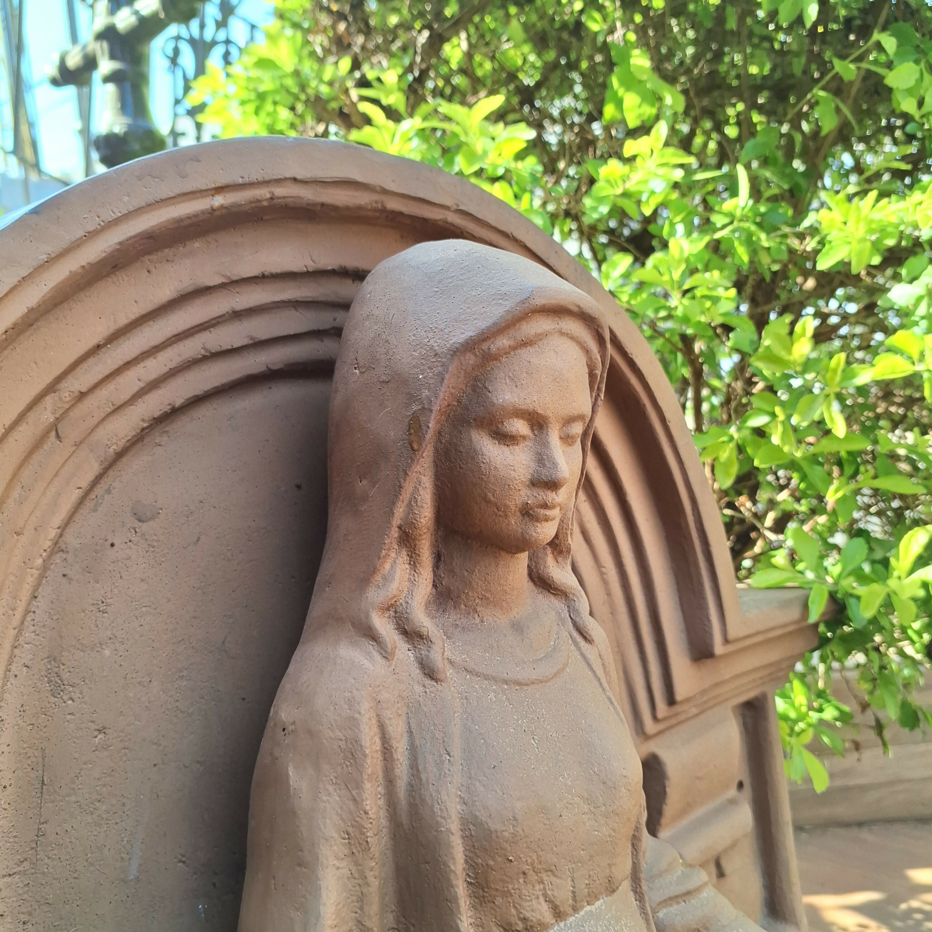 Fonte em Ferro Fundido Nossa Senhora