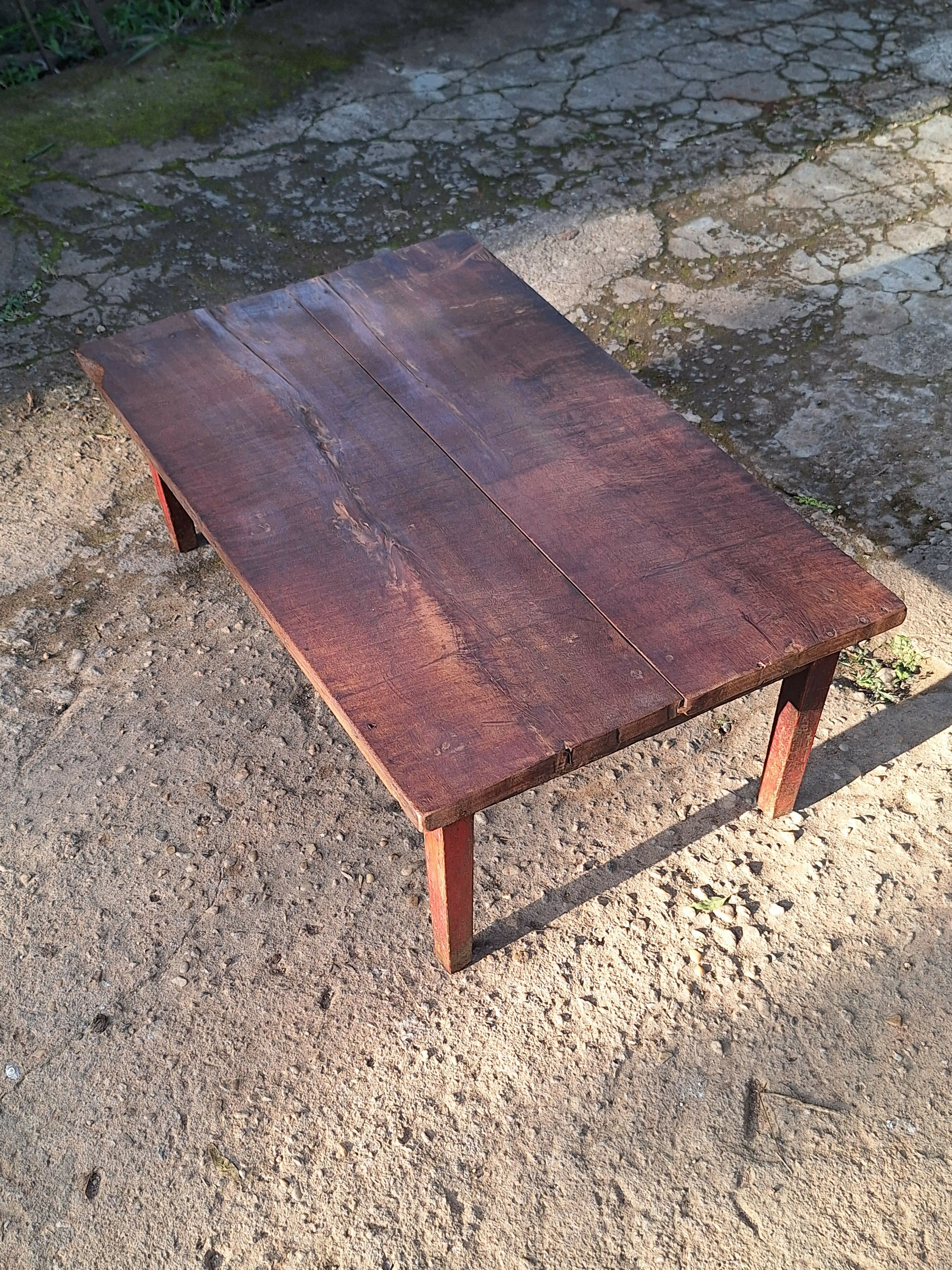 Mesa de Centro Antiga Madeira Maciça Tinta Gasta Vermelha