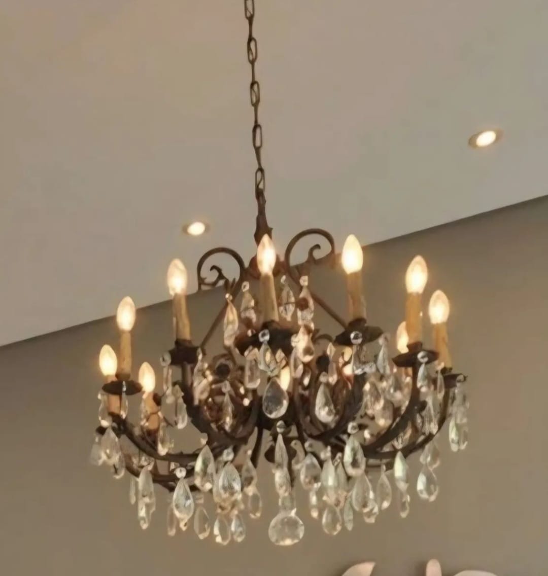 Antigo Lustre Pendente em Bronze e Vidro com 13 braços 