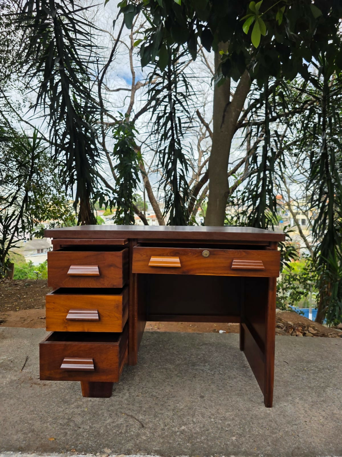 Autêntica escrivaninha da Móveis Miele