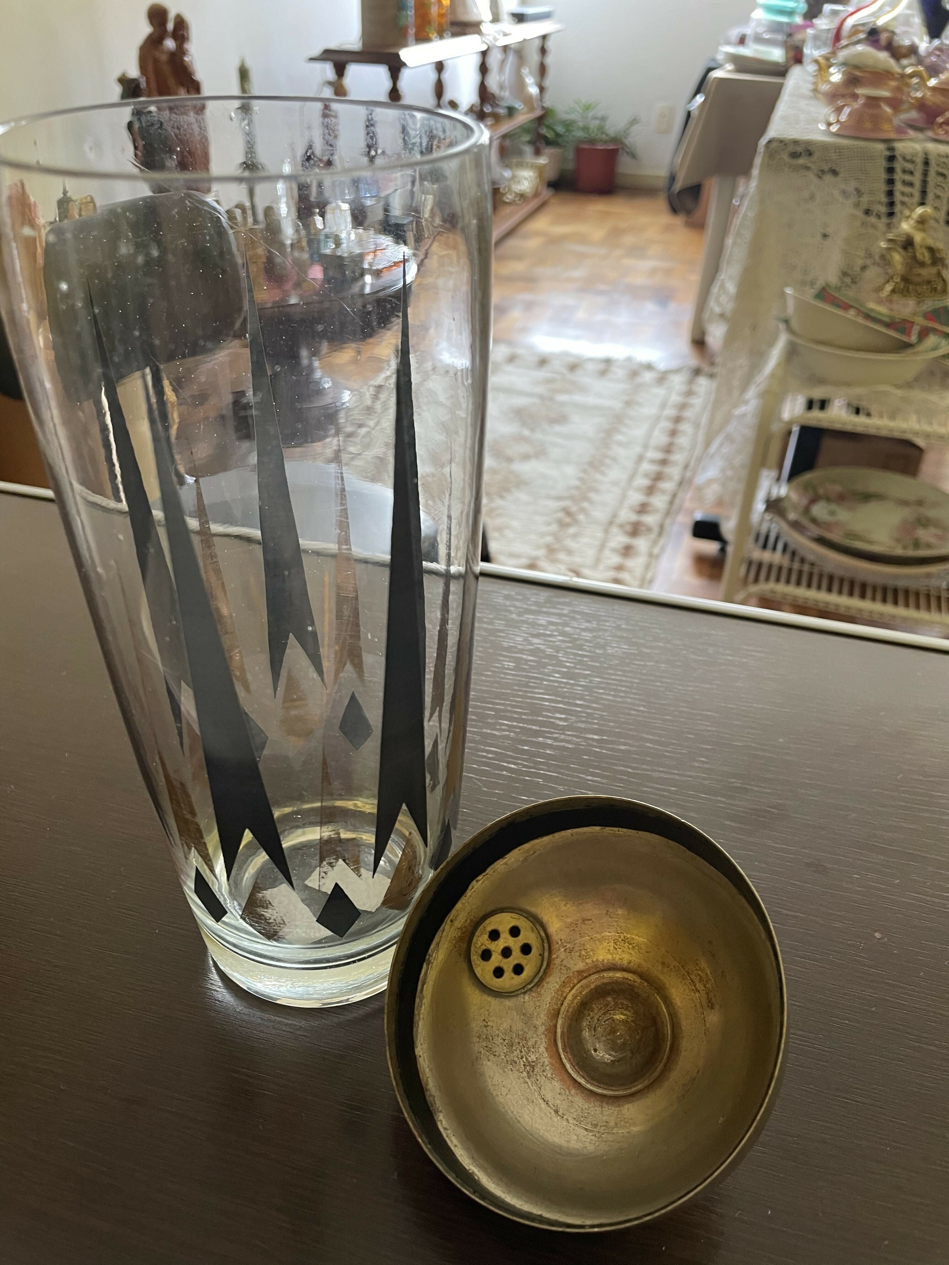 Coqueteleira vintage em vidro e tampa de metal