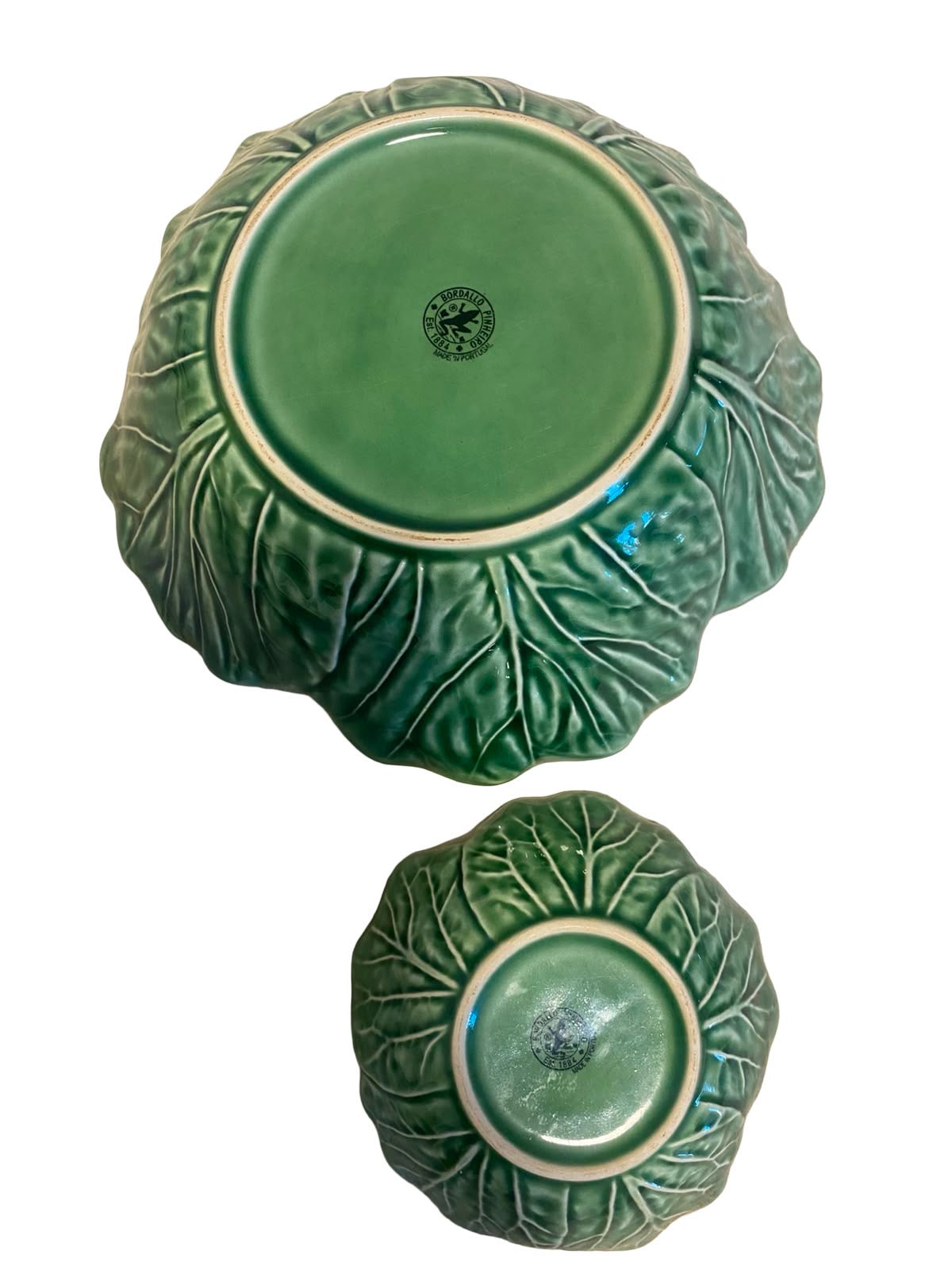 2 Pequenas Travessas / Pratos verdes Bordallo Pinheiro em forma de folhas 