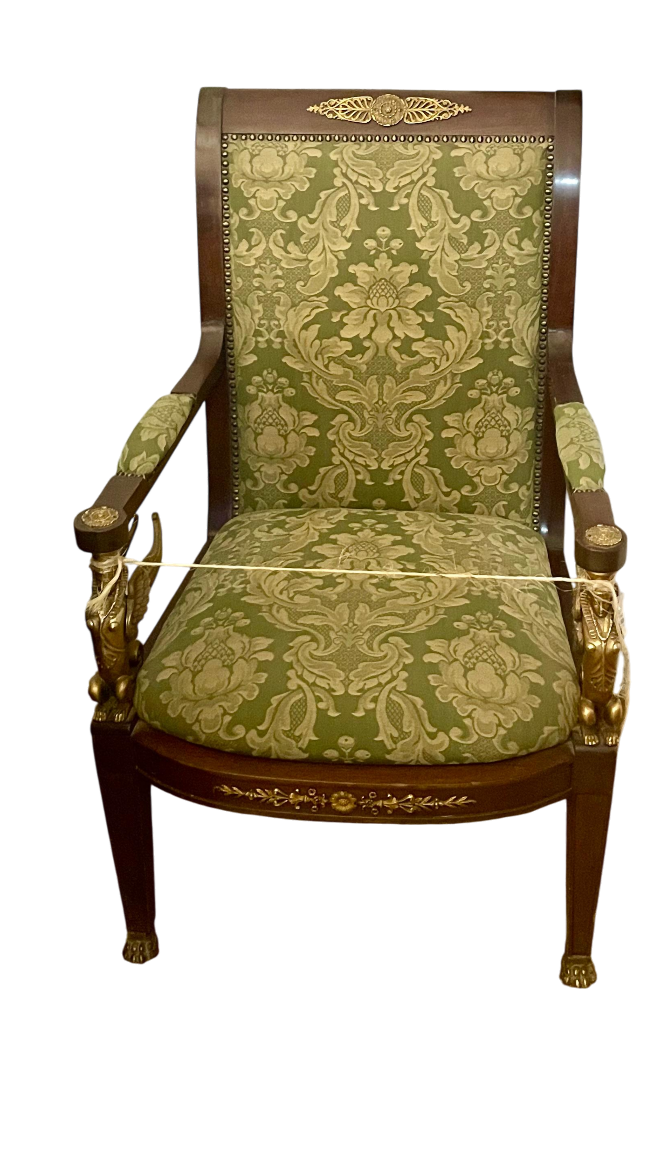 Poltrona Antiga Estilo Império – Elegância Clássica em Madeira Nobre