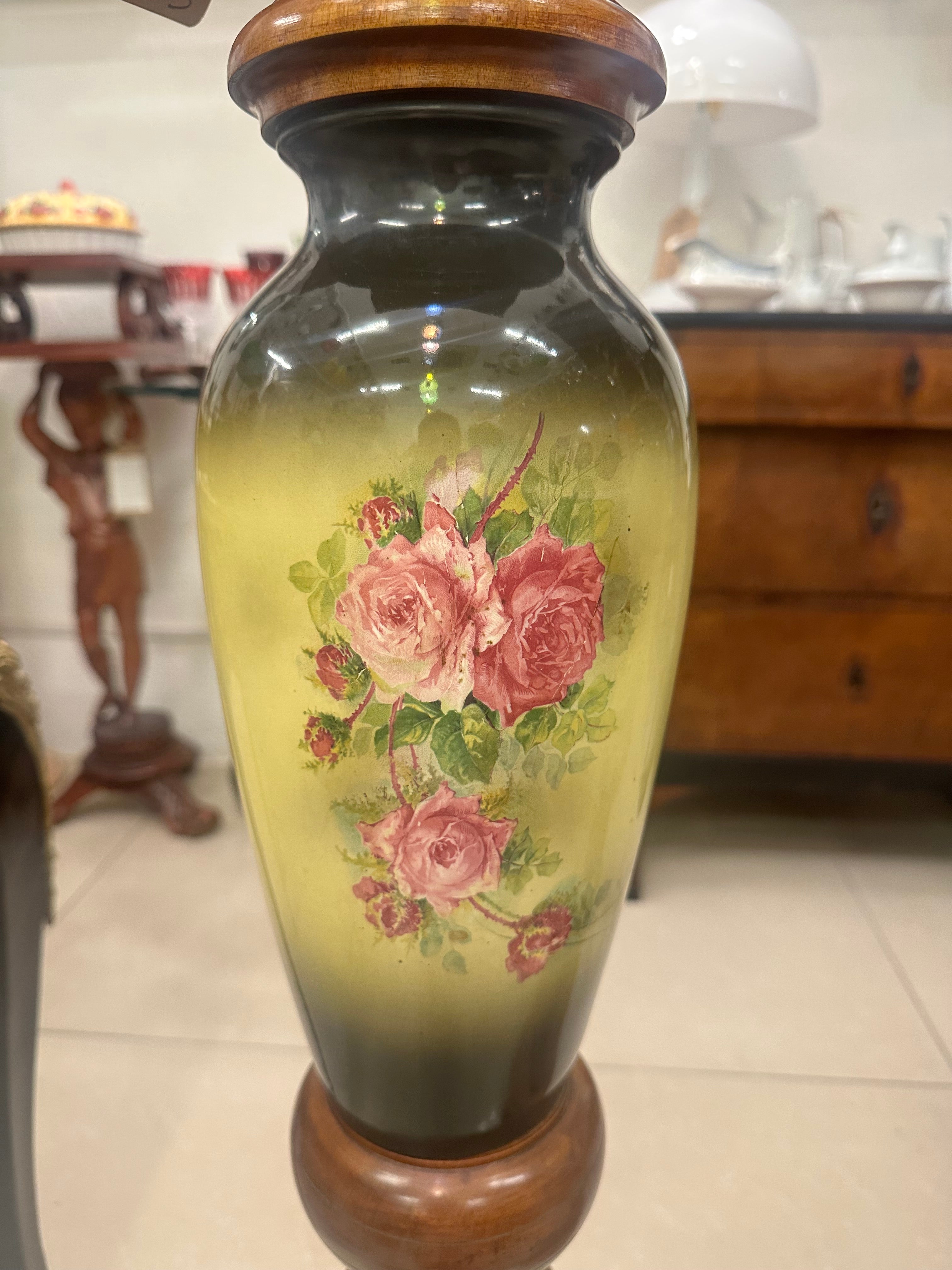 Par de Colunas em Porcelana e Madeira com pinturas florais 