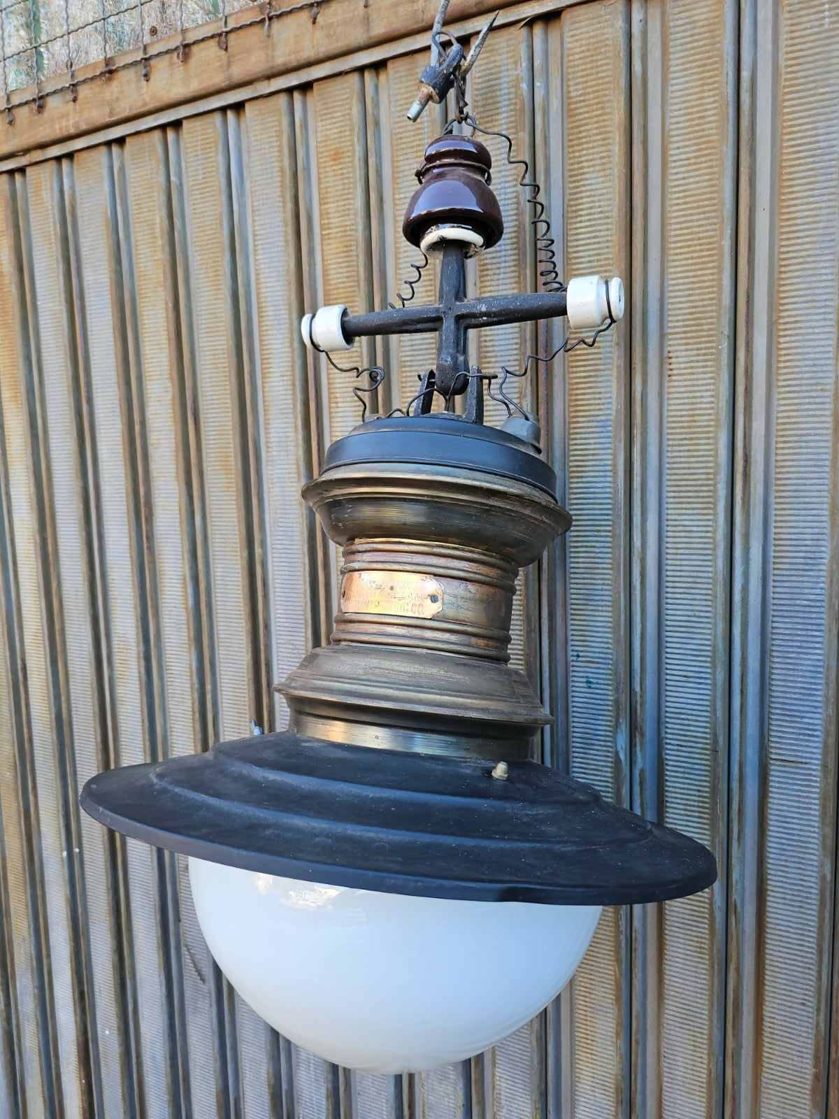 Luminária grande Rio Antigo, Hawthorn Enclosed Arclamp, Original.