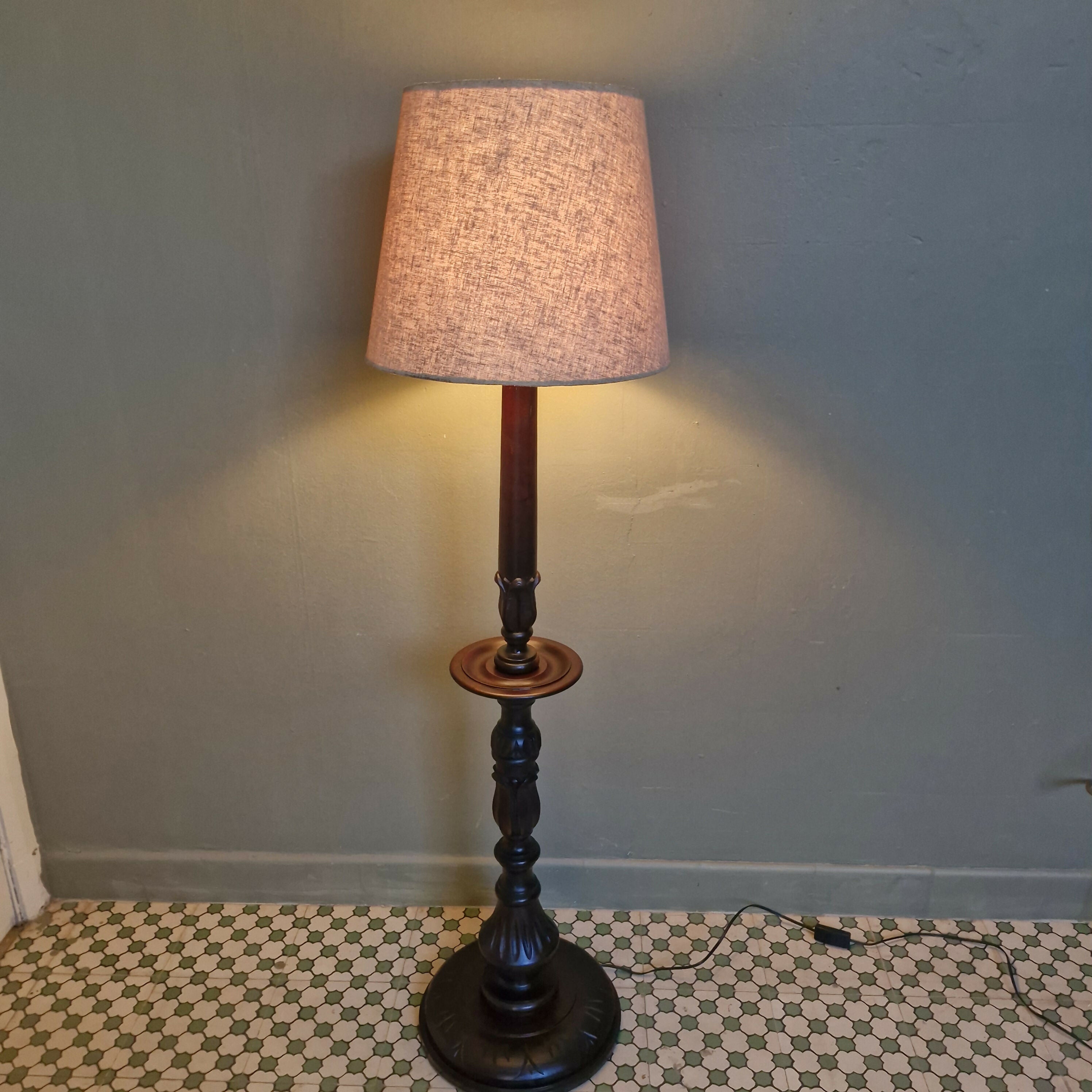 Abajur de Piso em Imbuia