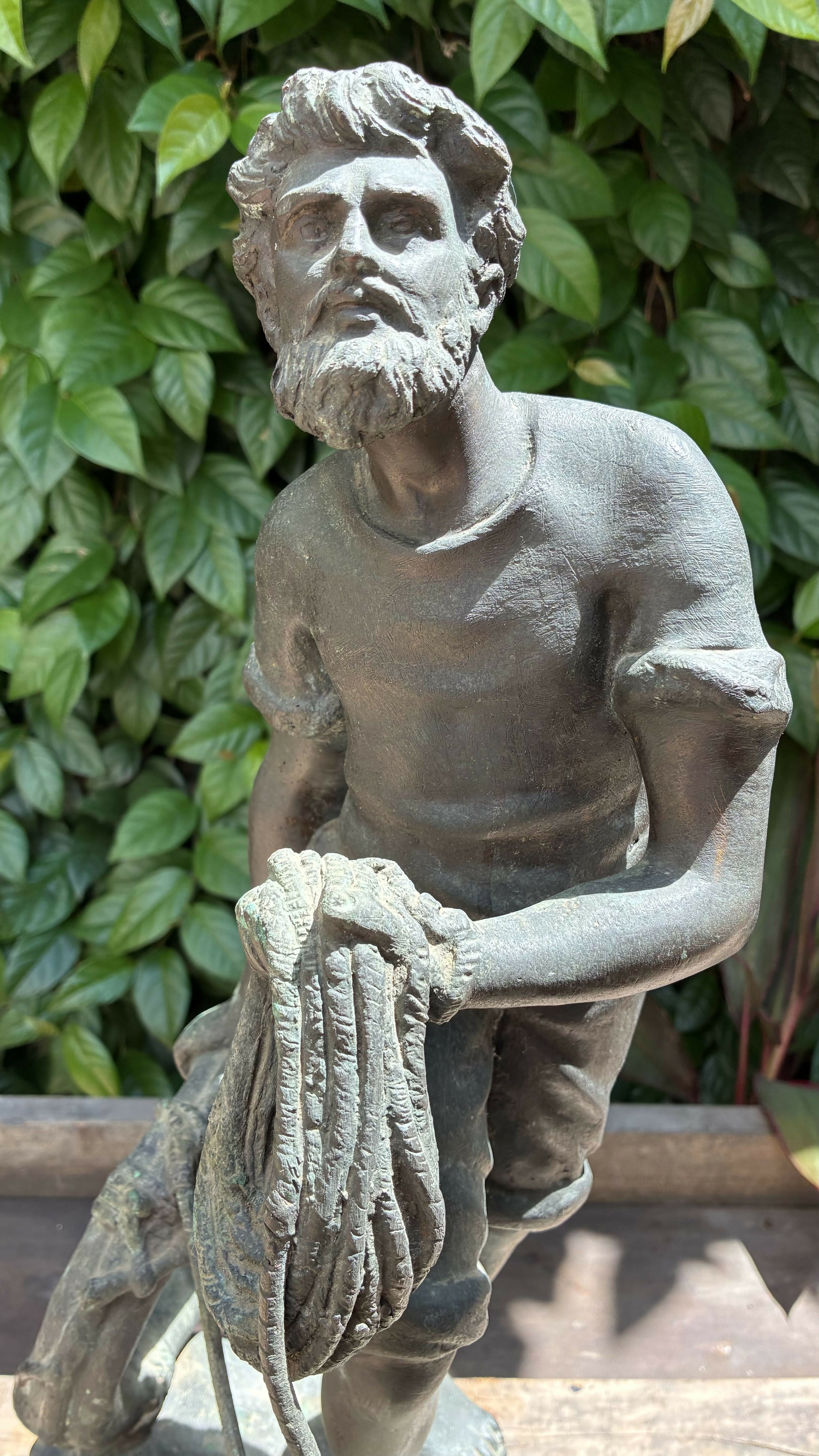 ESCULTURA BRONZE ANTIGO representando Pescador