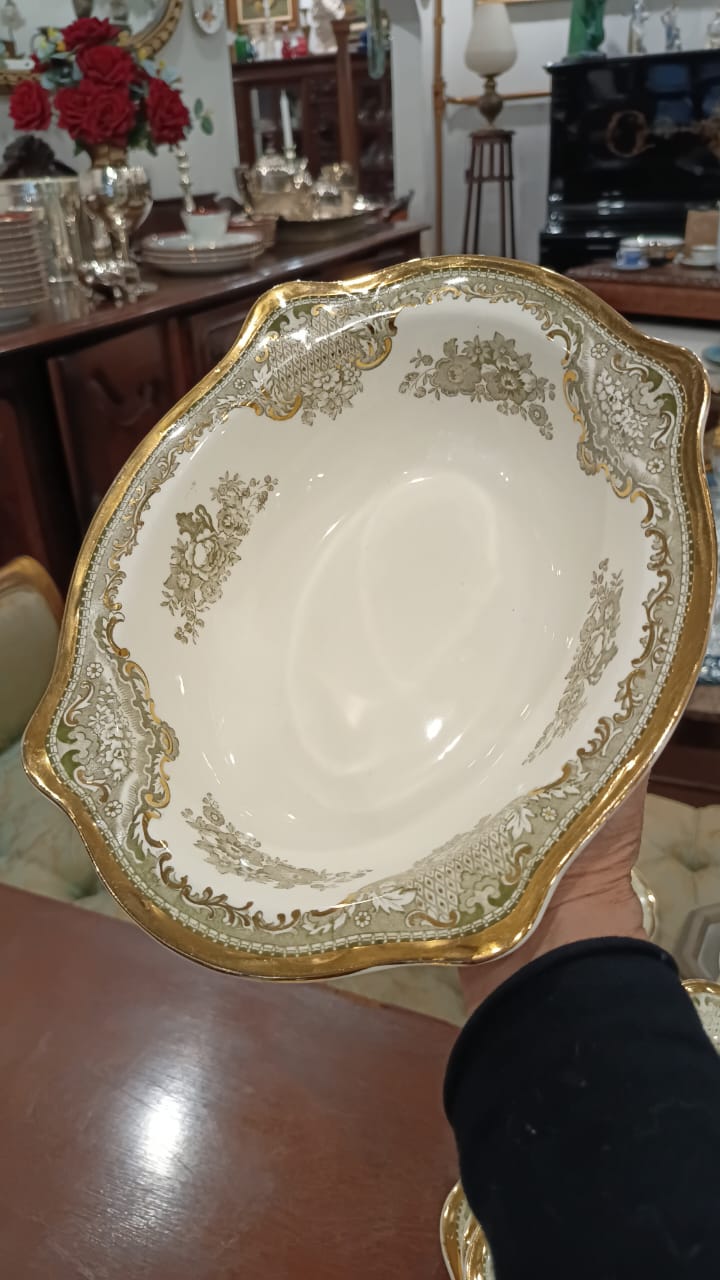 Jogo de Jantar 39 peças  - Porcelana São Caetano com detalhes em dourado 